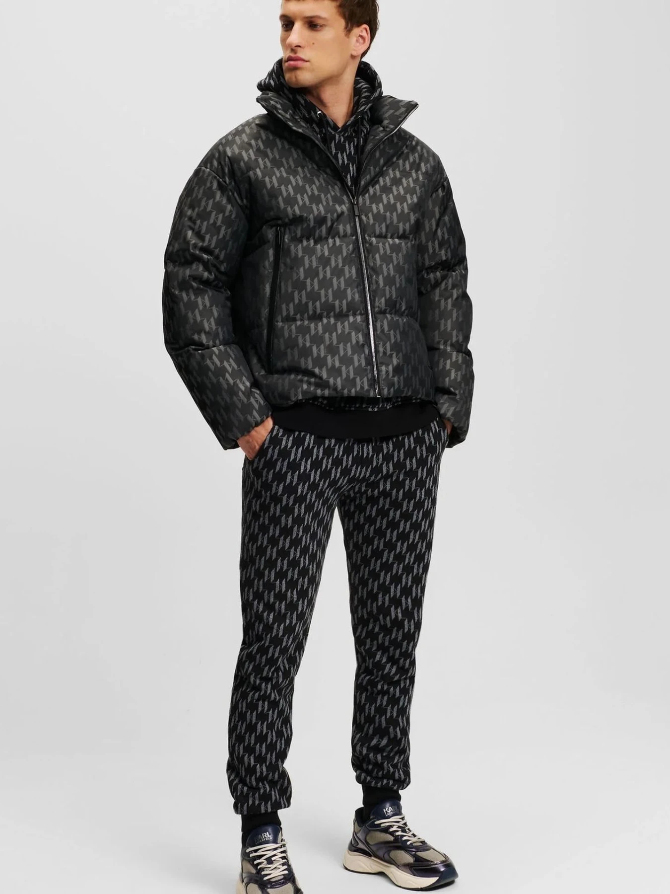 Куртки и дубленки Karl Lagerfeld модель 544529.505018;990 Куртки и дубленки Karl Lagerfeld модель 544529.505018;990 Фото