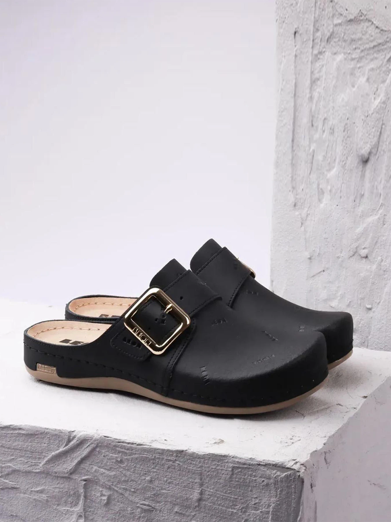 Шлёпанцы Leon модель 971-Black Шлёпанцы Leon модель 971-Black Фото