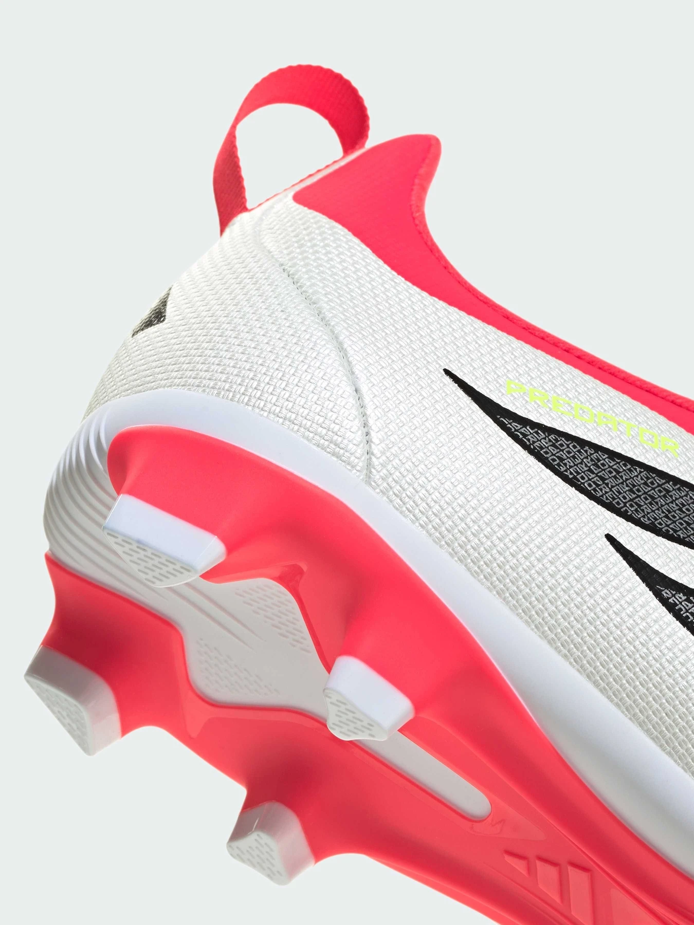 Кроссовки Adidas Predator модель JS0352 Кроссовки Adidas Predator модель JS0352 Фото