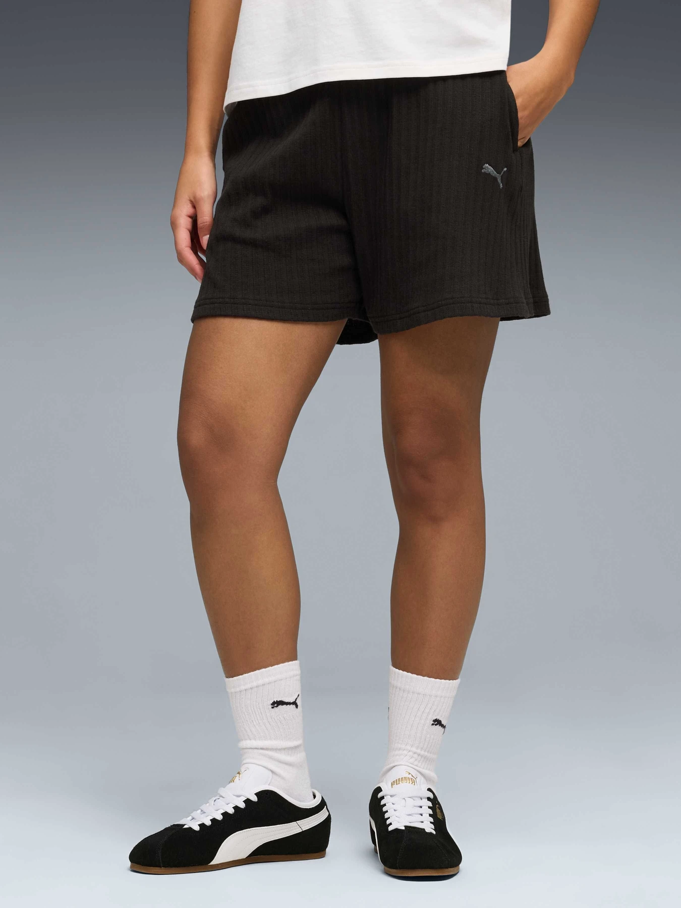 Шорты PUMA Her High-waist Shorts модель 692390 Шорты PUMA Her High-waist Shorts модель 692390 Фото
