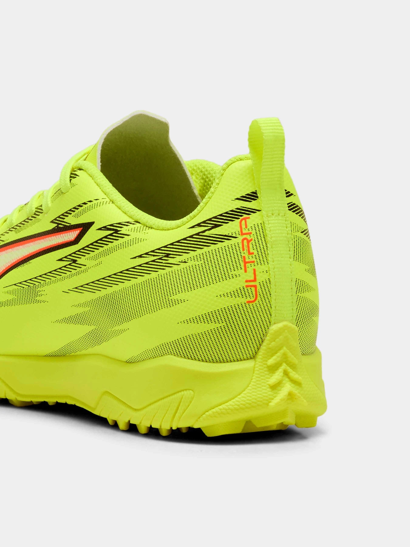 Кроссовки PUMA Ultra 6 Play Tt Jr модель 108989 Кроссовки PUMA Ultra 6 Play Tt Jr модель 108989 Фото