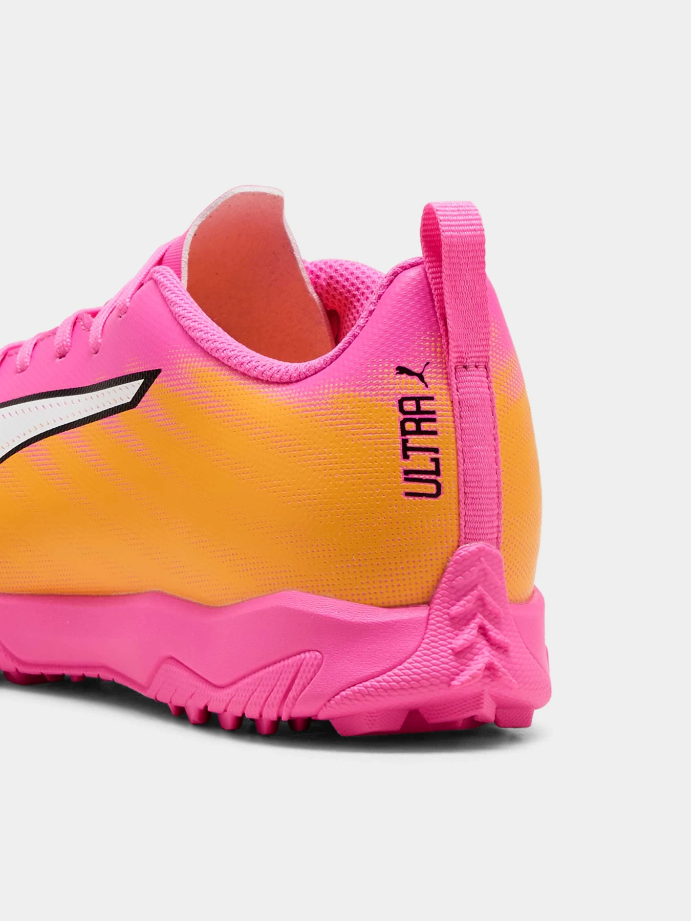 Кроссовки PUMA Ultra 6 Play Tt Jr модель 108989 Кроссовки PUMA Ultra 6 Play Tt Jr модель 108989 Фото