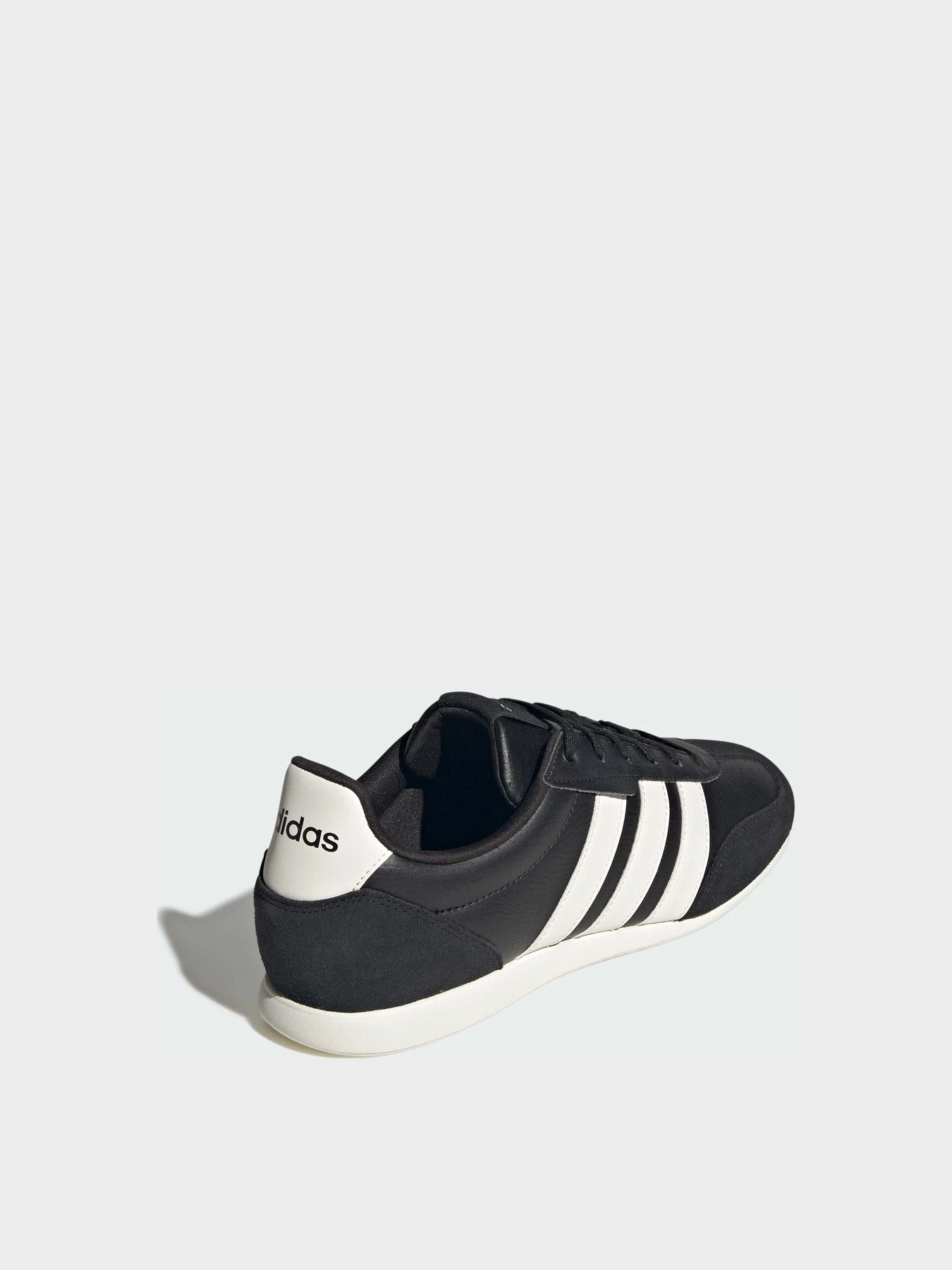 Кроссовки Adidas модель HQ7382 Фото