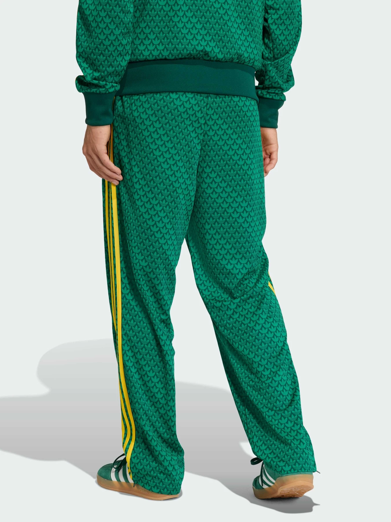 Брюки Adidas Graphics модель KD0396 Брюки Adidas Graphics модель KD0396 Фото