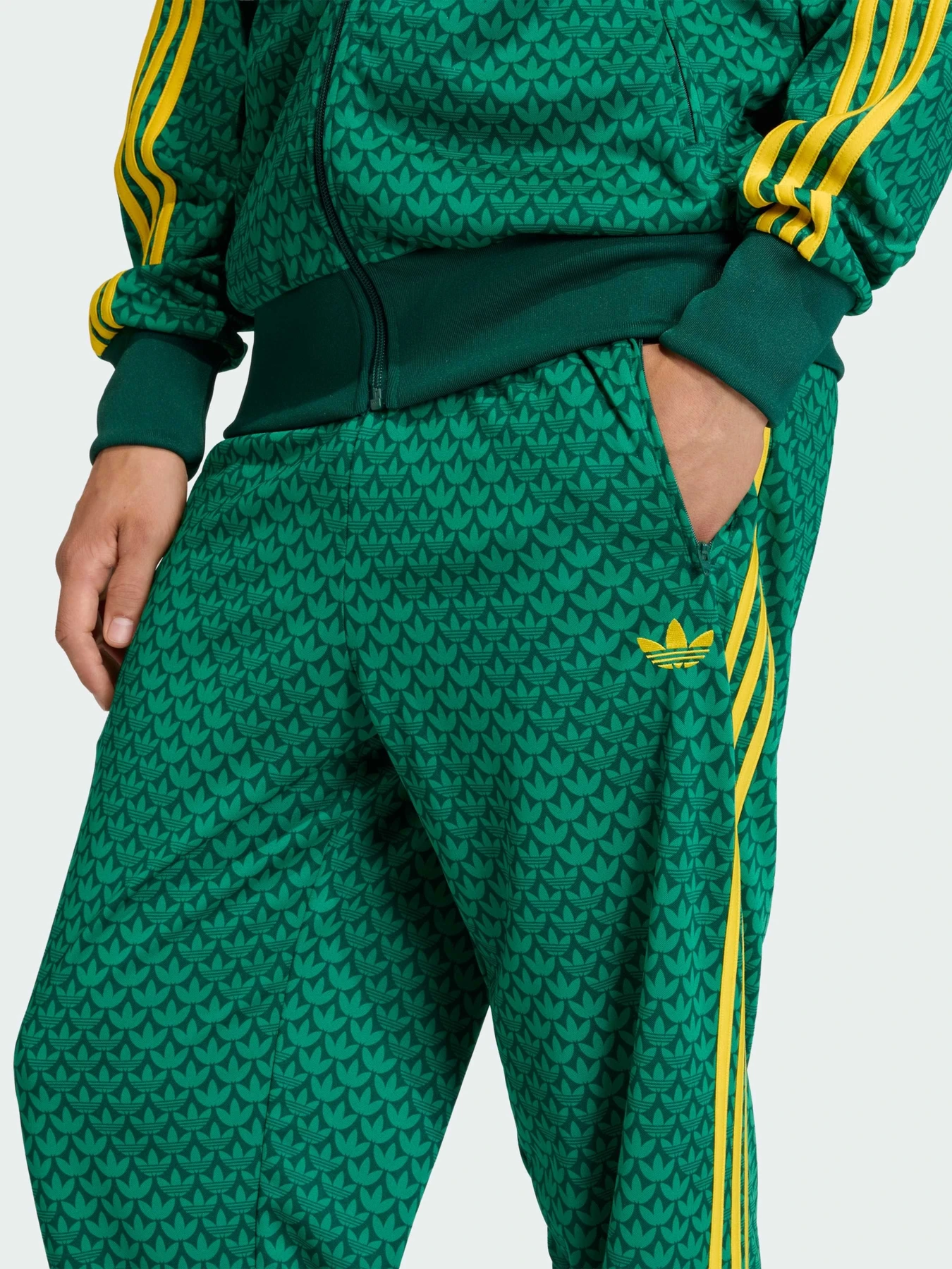 Брюки Adidas Graphics модель KD0396 Брюки Adidas Graphics модель KD0396 Фото