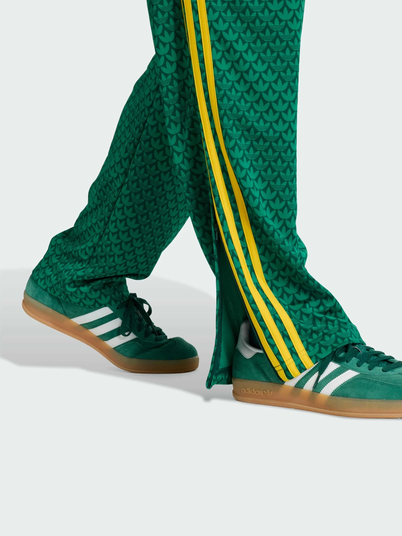 Брюки Adidas Graphics модель KD0396 Брюки Adidas Graphics модель KD0396 Фото
