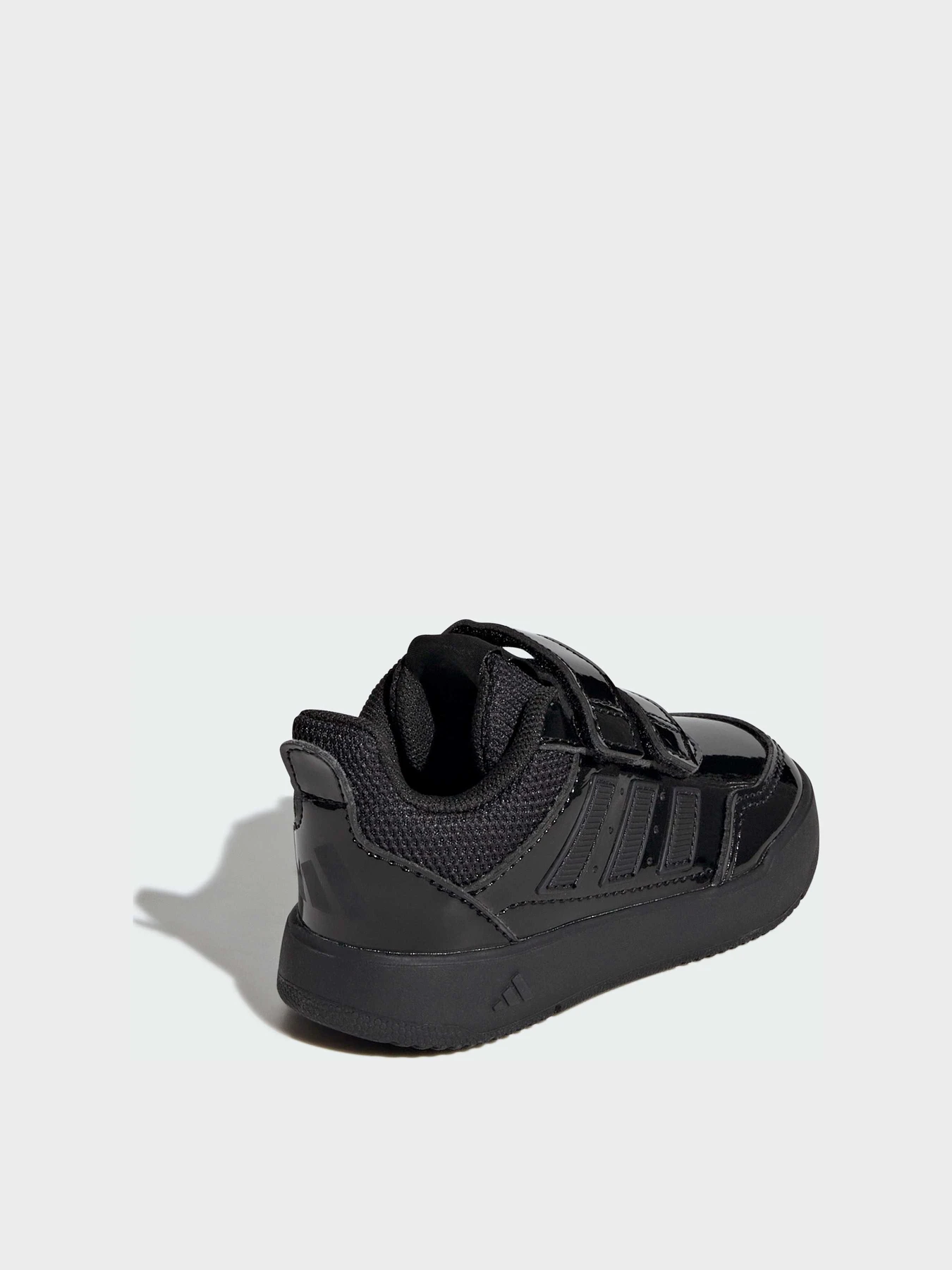 Кроссовки Adidas модель KI5682 Кроссовки Adidas модель KI5682 Фото