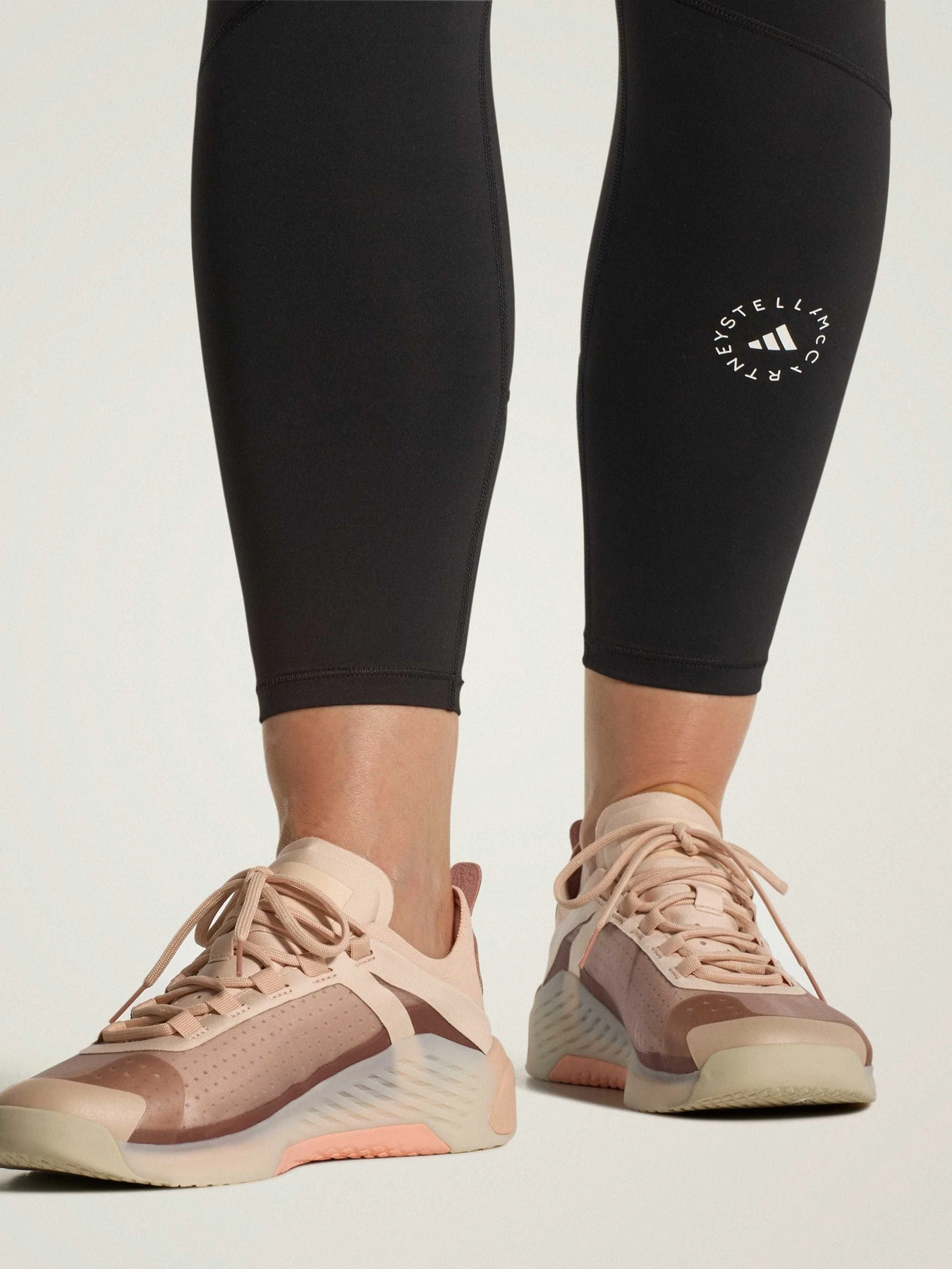 Кроссовки Adidas модель KJ6183 Кроссовки Adidas модель KJ6183 Фото