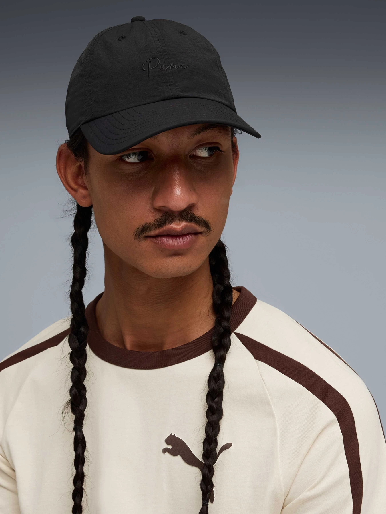 Шапки та кепки PUMA Premium Ess Script Dad Cap модель 026832 Шапки та кепки PUMA Premium Ess Script Dad Cap модель 026832 Фото