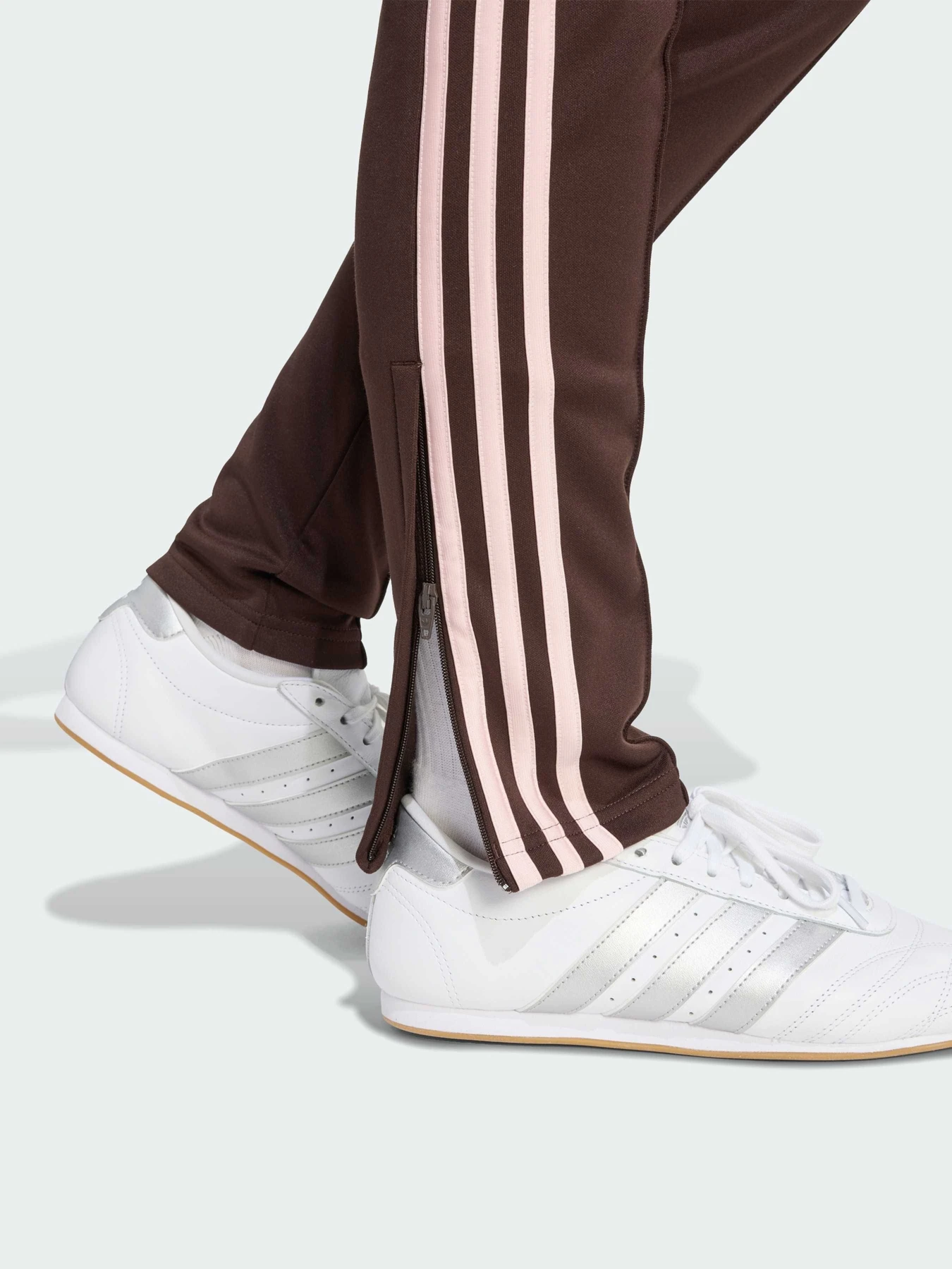 Штани Adidas Adicolor модель KD3790 Штани Adidas Adicolor модель KD3790 Фото