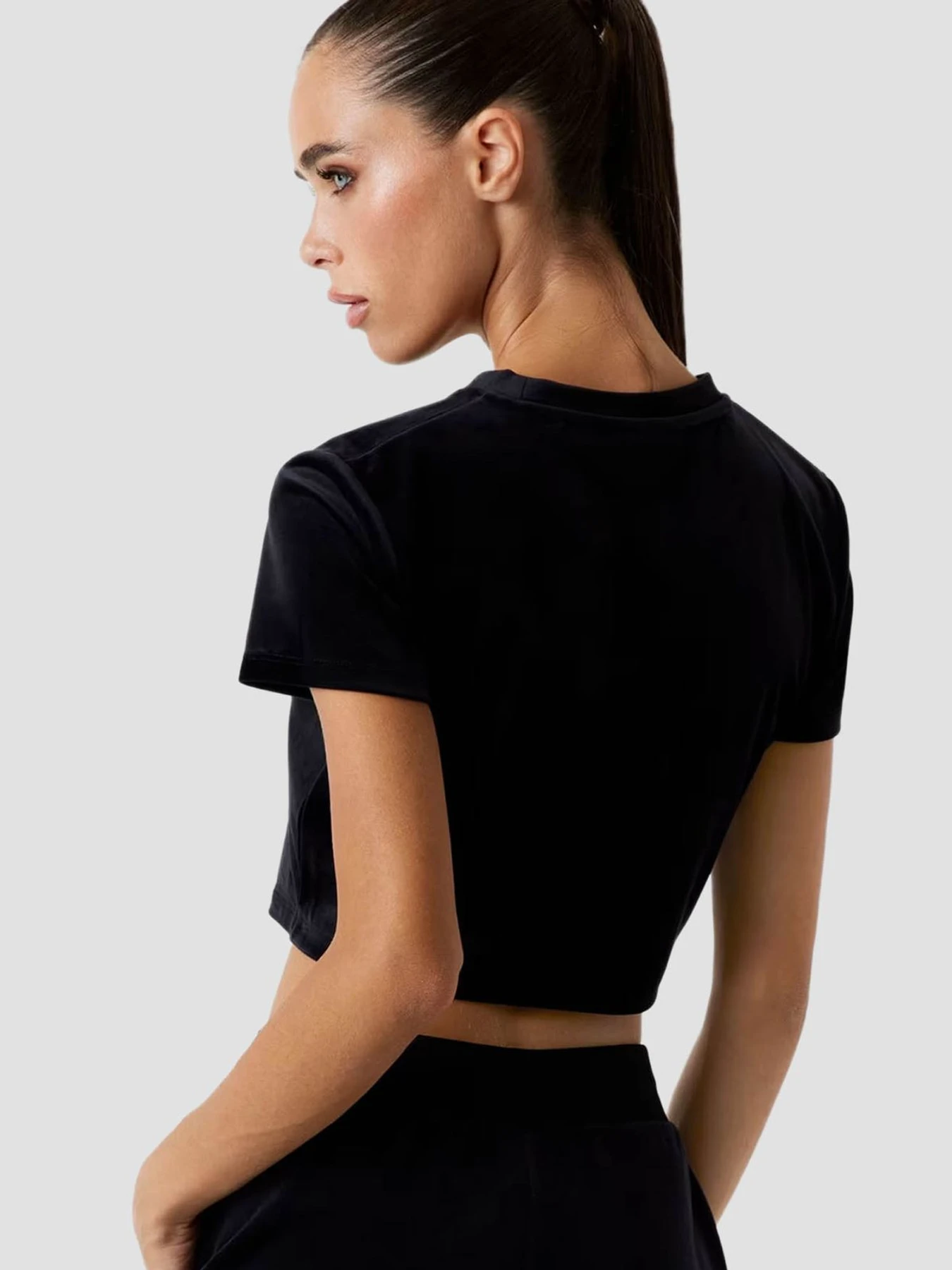 Футболки и поло GUESS модель V3BI01.K0232;JBLK Фото