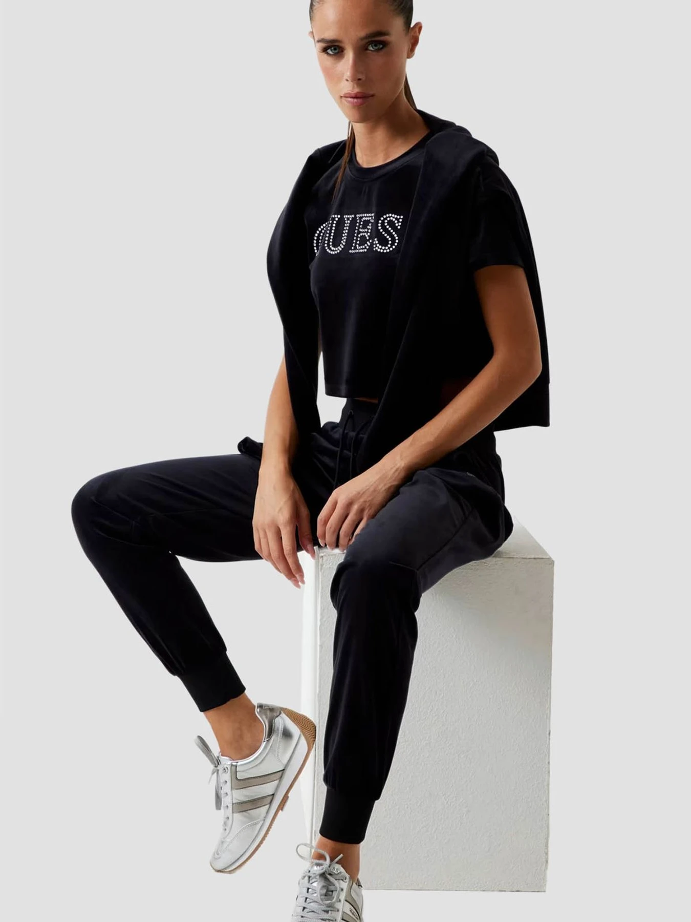 Футболки и поло GUESS модель V3BI01.K0232;JBLK Фото