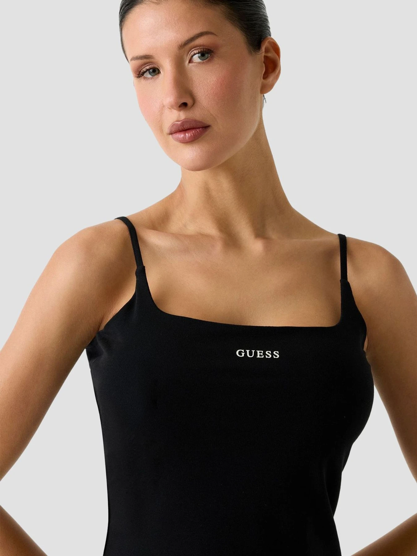 Футболки и поло GUESS модель V6GP18.K3470;JBLK Футболки и поло GUESS модель V6GP18.K3470;JBLK Фото