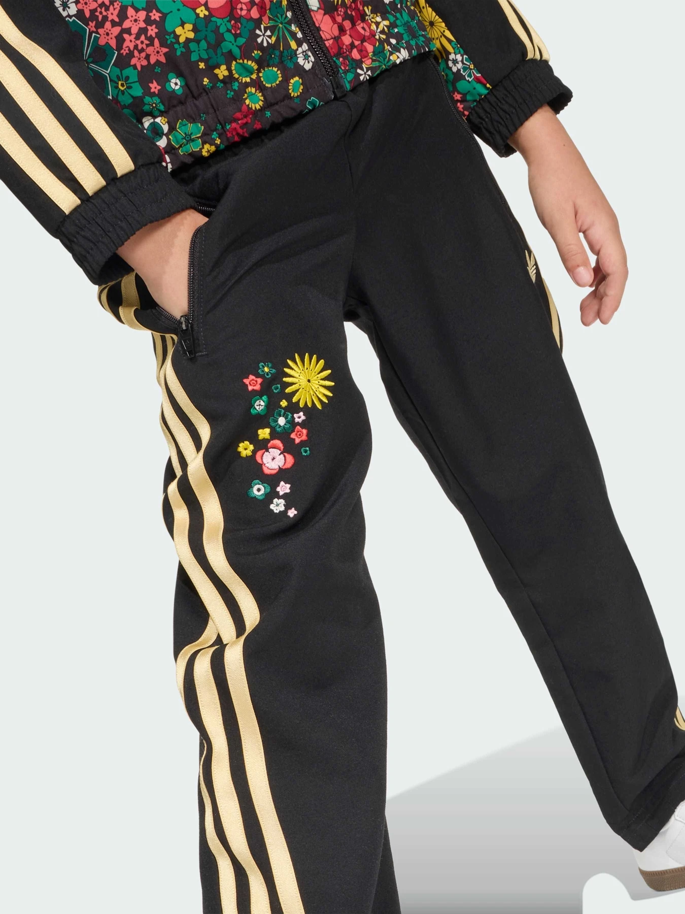 Костюмы Adidas Graphics модель KD5937 Фото