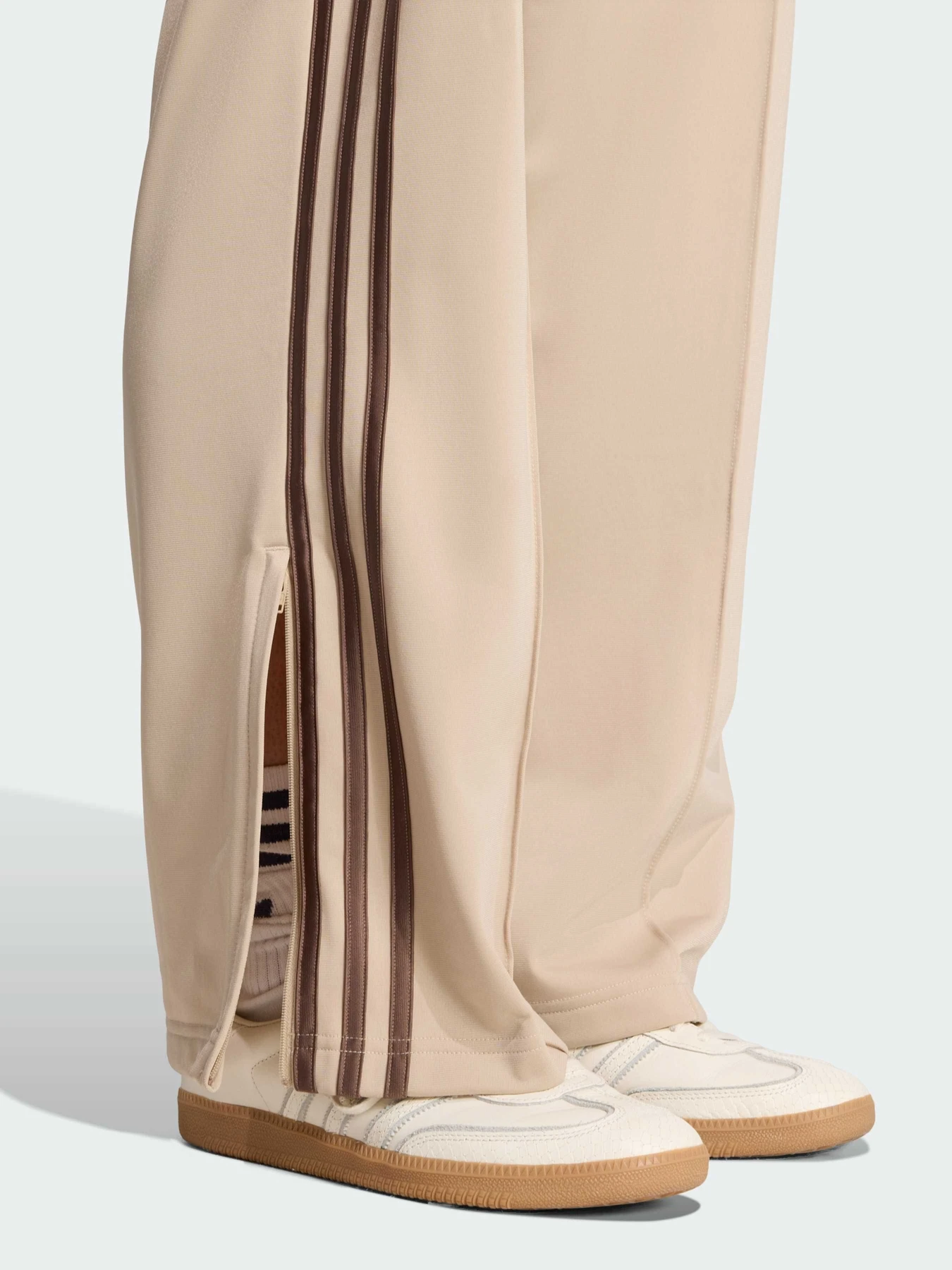 Брюки Adidas Adicolor модель KD3660 Брюки Adidas Adicolor модель KD3660 Фото