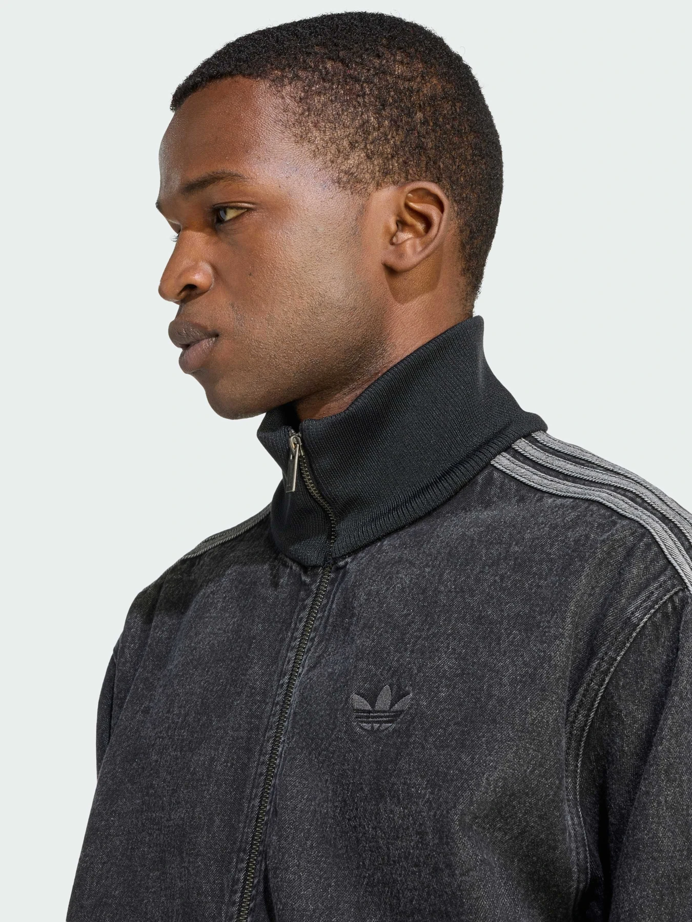 Куртки и дубленки Adidas Adicolor модель KD1516 Куртки и дубленки Adidas Adicolor модель KD1516 Фото