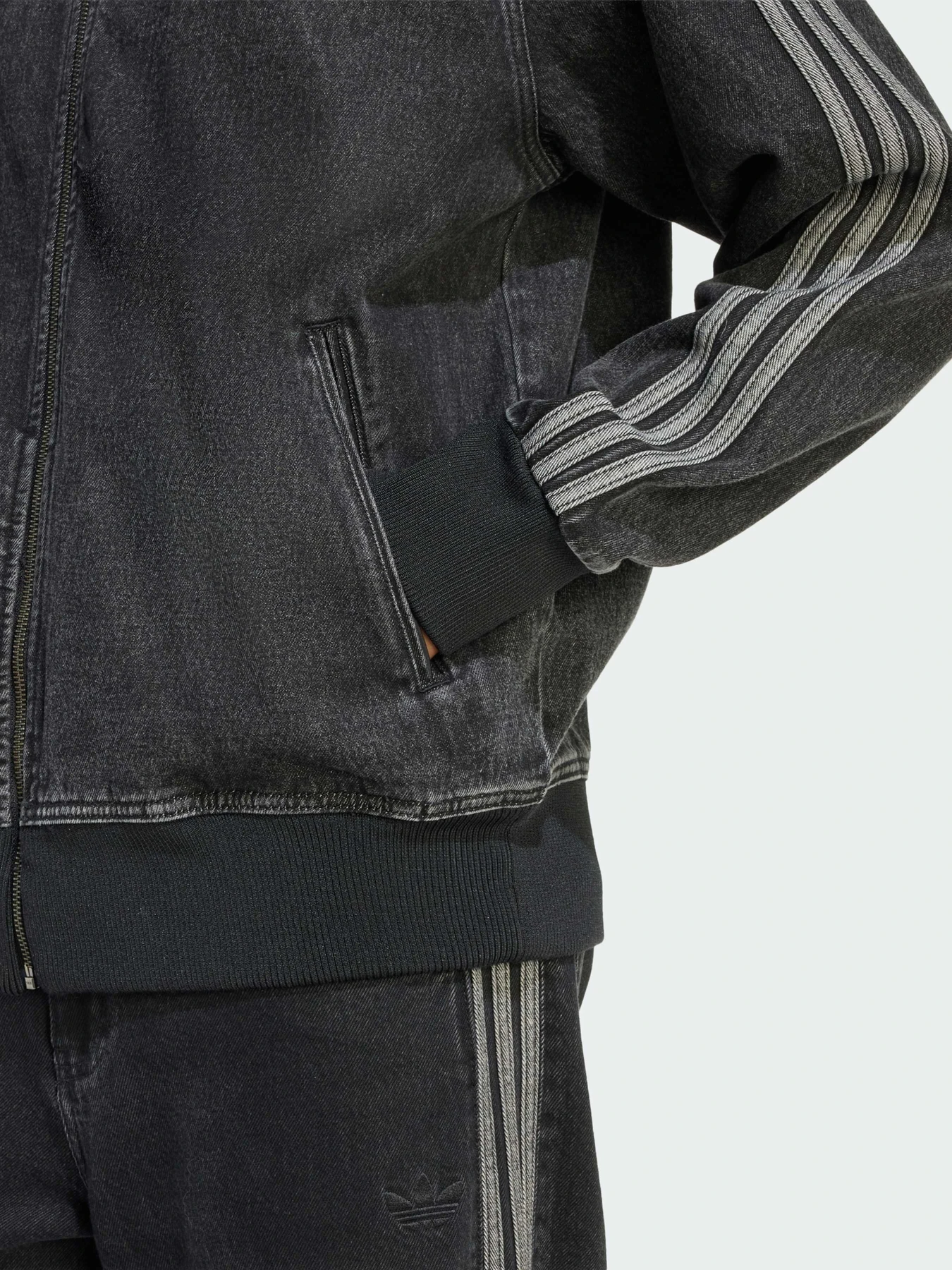 Куртки и дубленки Adidas Adicolor модель KD1516 Куртки и дубленки Adidas Adicolor модель KD1516 Фото