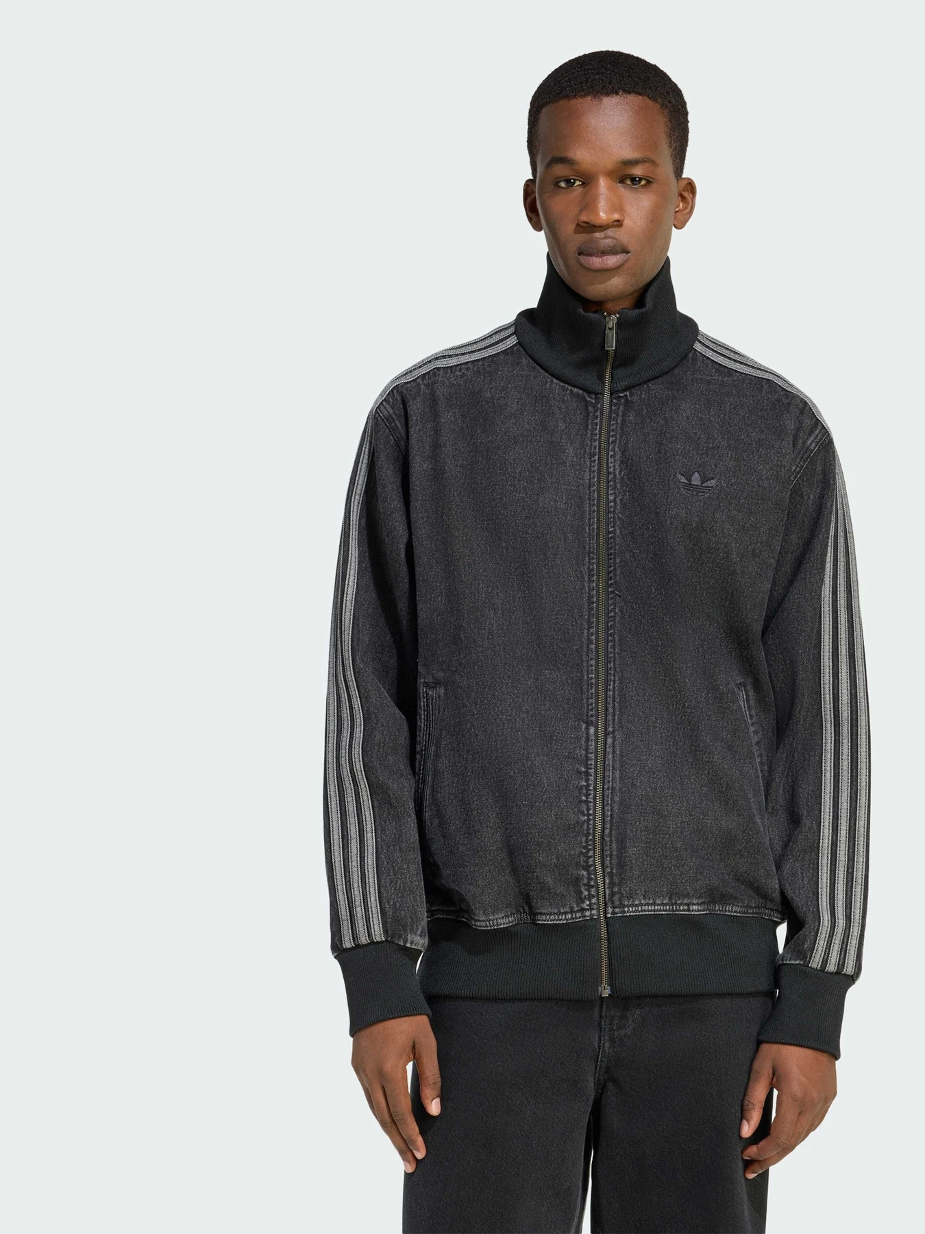 Куртки и дубленки Adidas Adicolor модель KD1516 Куртки и дубленки Adidas Adicolor модель KD1516 Фото