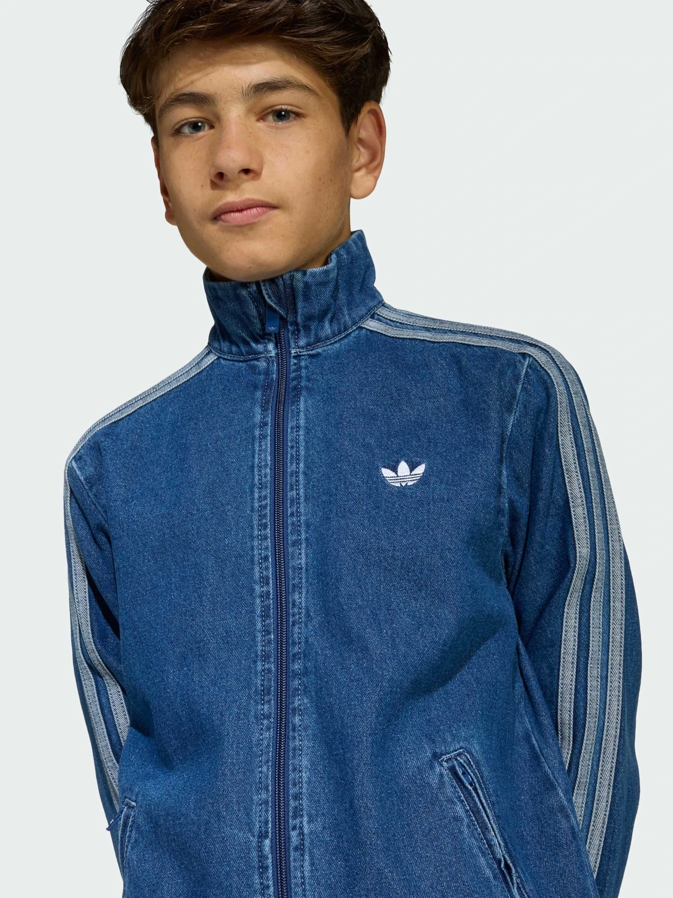 Куртки и дубленки Adidas Adicolor модель KE2849 Куртки и дубленки Adidas Adicolor модель KE2849 Фото