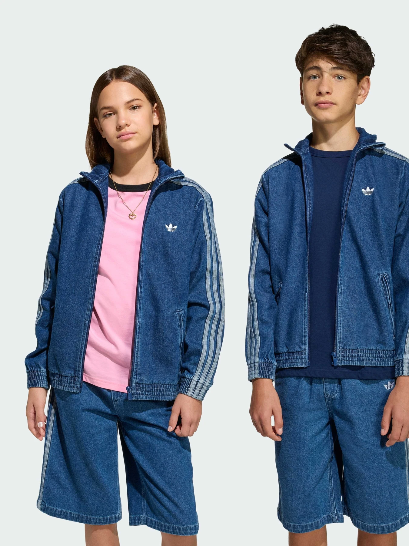 Куртки и дубленки Adidas Adicolor модель KE2849 Куртки и дубленки Adidas Adicolor модель KE2849 Фото