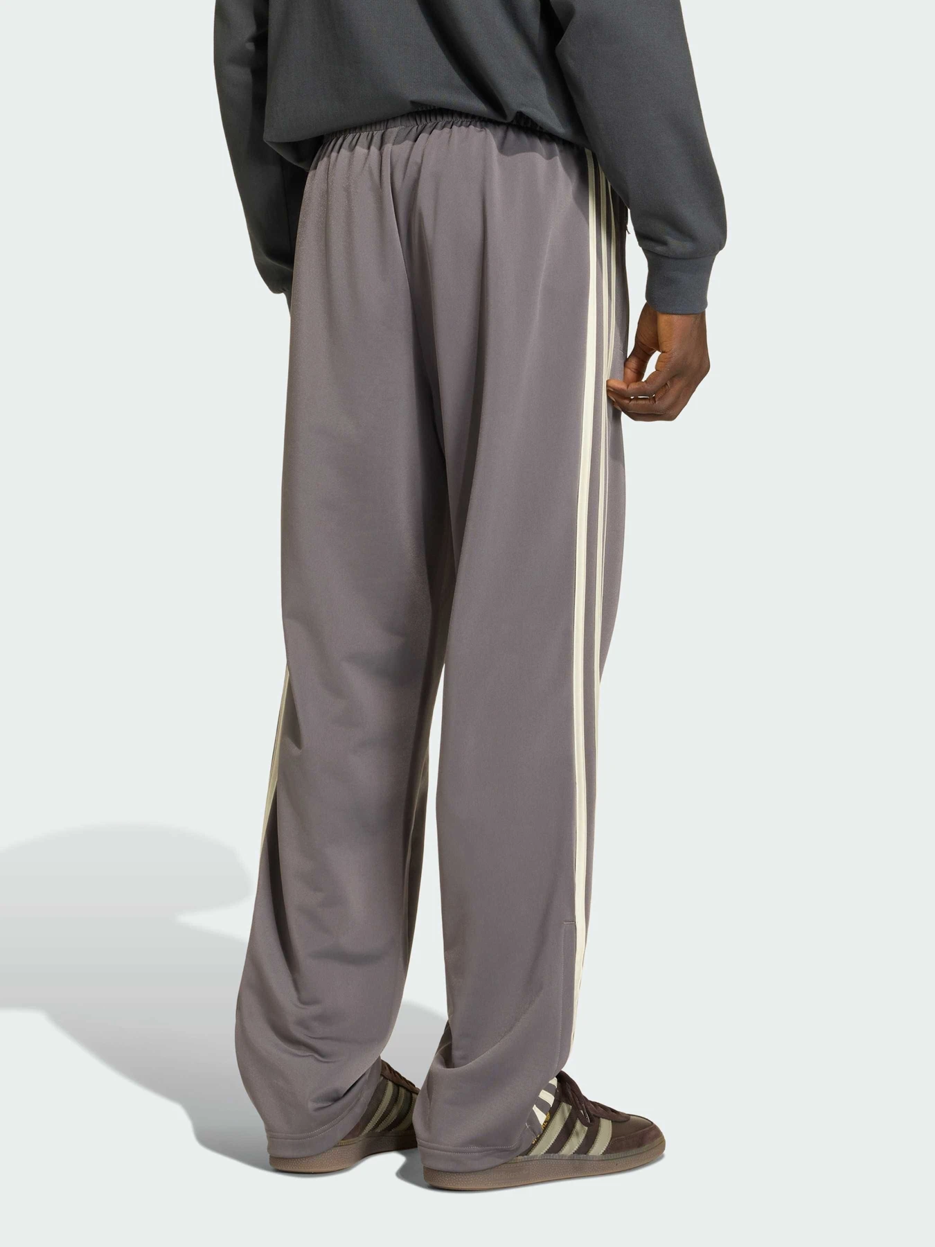 Брюки Adidas Adicolor модель KE1647 Брюки Adidas Adicolor модель KE1647 Фото