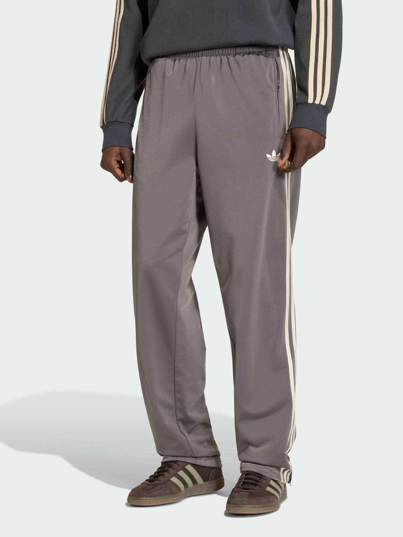 Брюки Adidas Adicolor модель KE1647 Брюки Adidas Adicolor модель KE1647 Фото