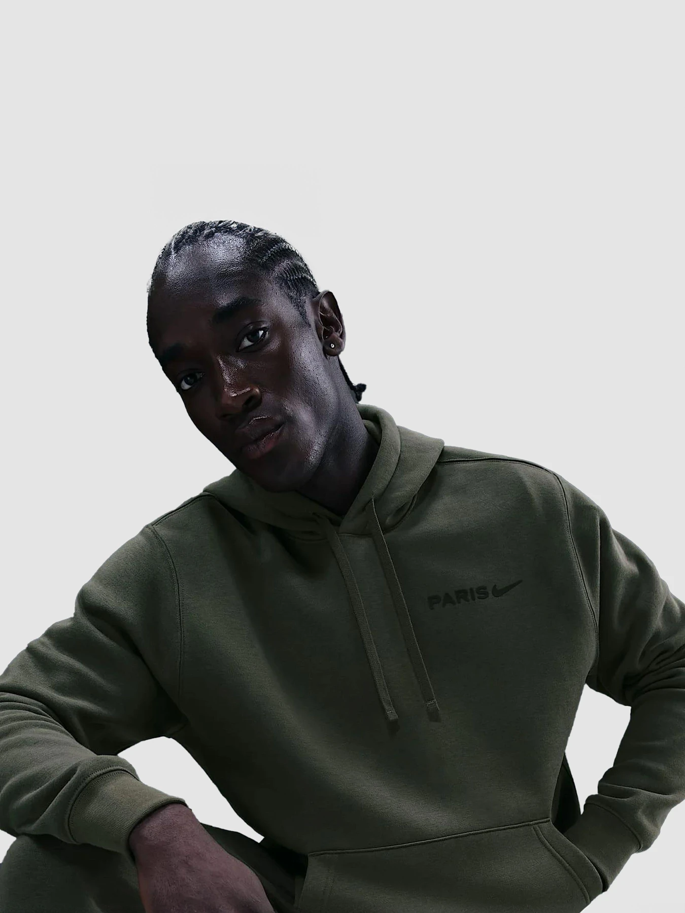 Худі та світшоти NIKE Psg Club Olive модель HM2888-325 Худі та світшоти NIKE Psg Club Olive модель HM2888-325 Фото