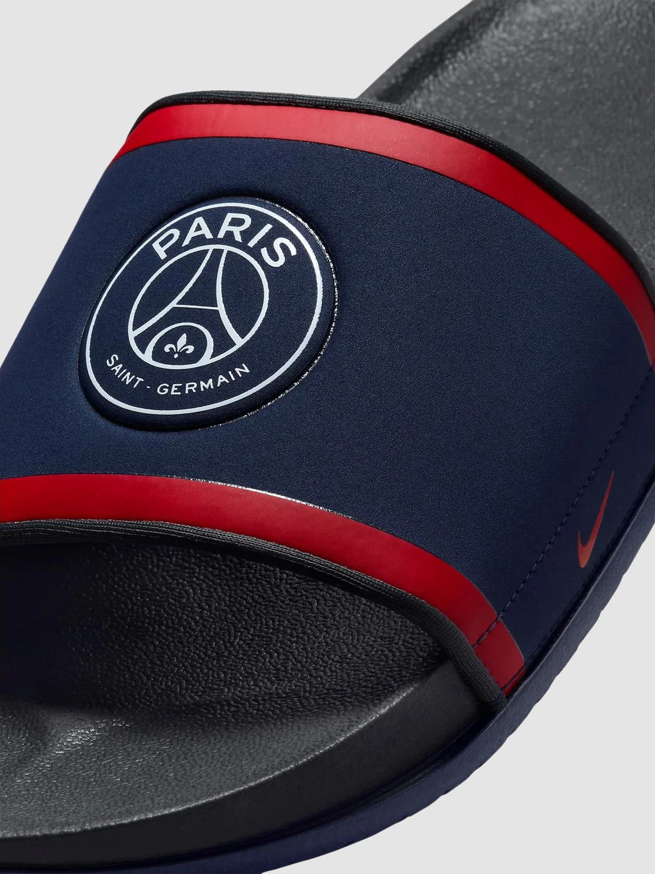 Шльопанці NIKE Paris Saint-Germain X Offcourt модель FZ3190-400 Шльопанці NIKE Paris Saint-Germain X Offcourt модель FZ3190-400 Фото