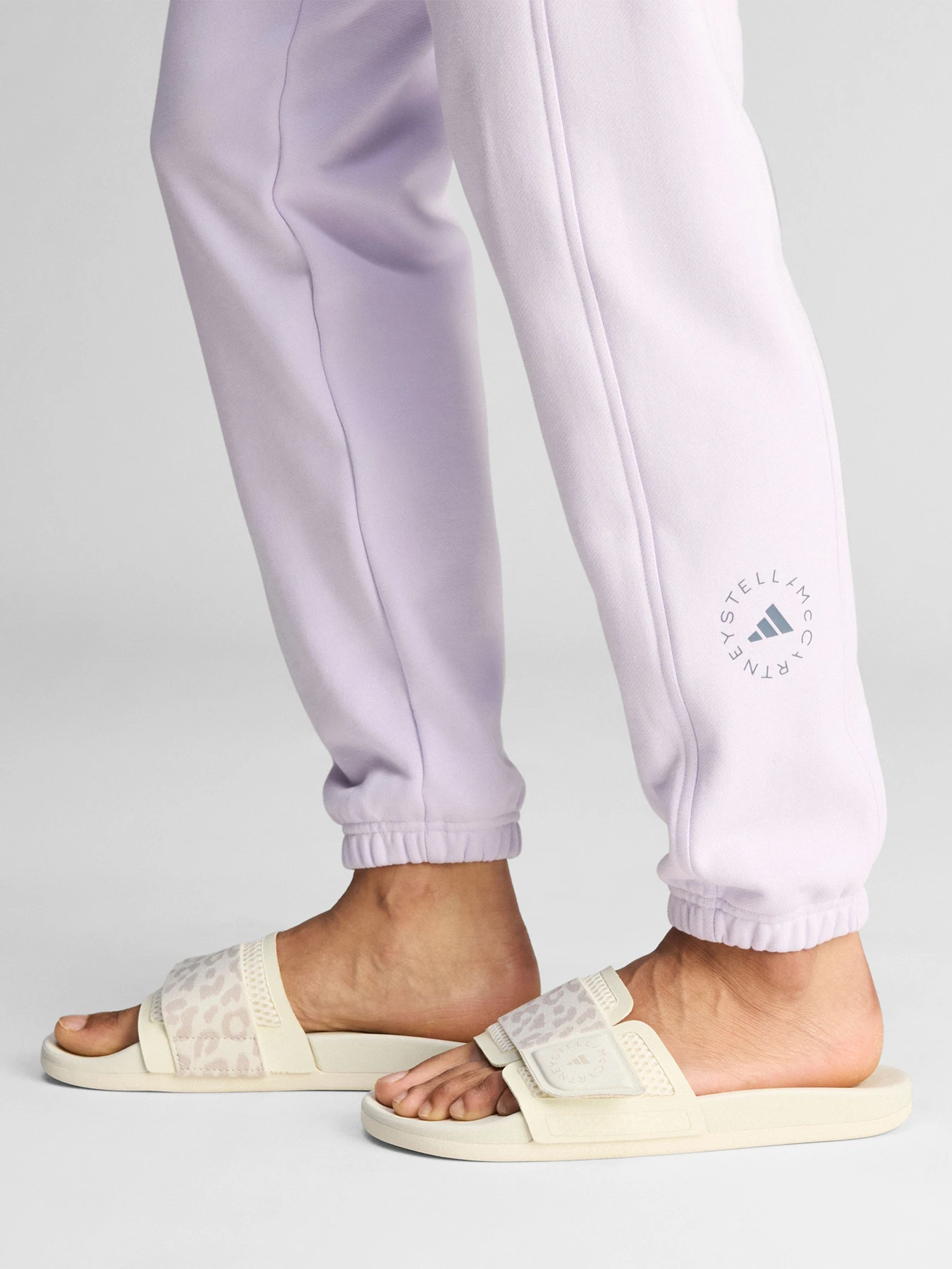 Брюки Adidas модель JZ0659 Брюки Adidas модель JZ0659 Фото