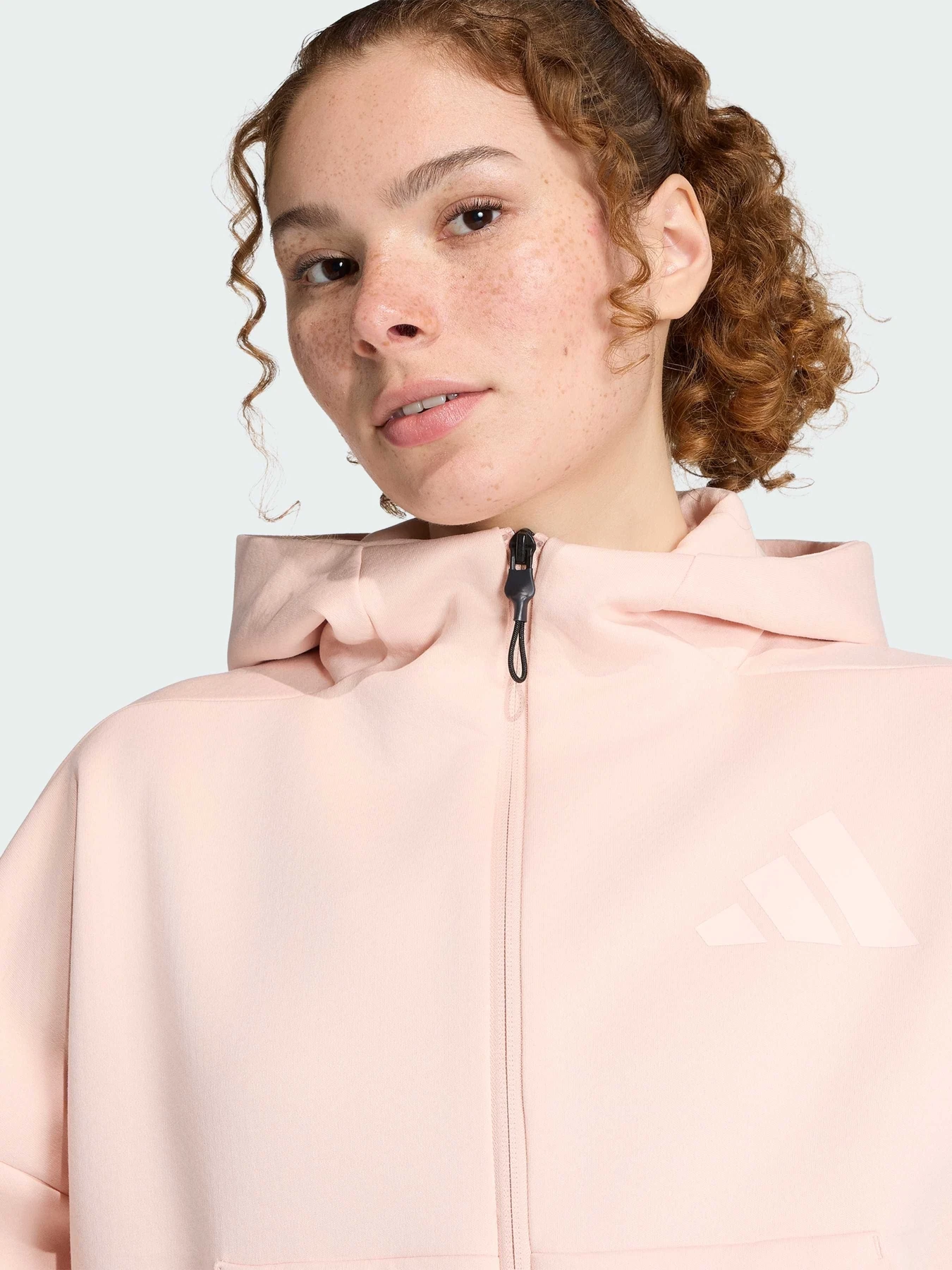 Худи и свитшоты Adidas ZNE модель KE4750 Худи и свитшоты Adidas ZNE модель KE4750 Фото