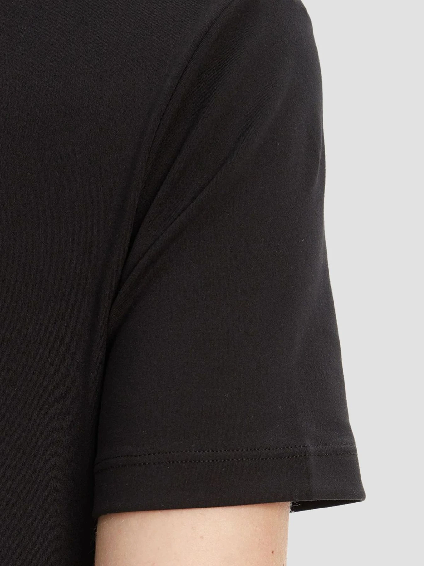 Футболки и поло GUESS модель V5RI10.KCD02;JBLK Фото