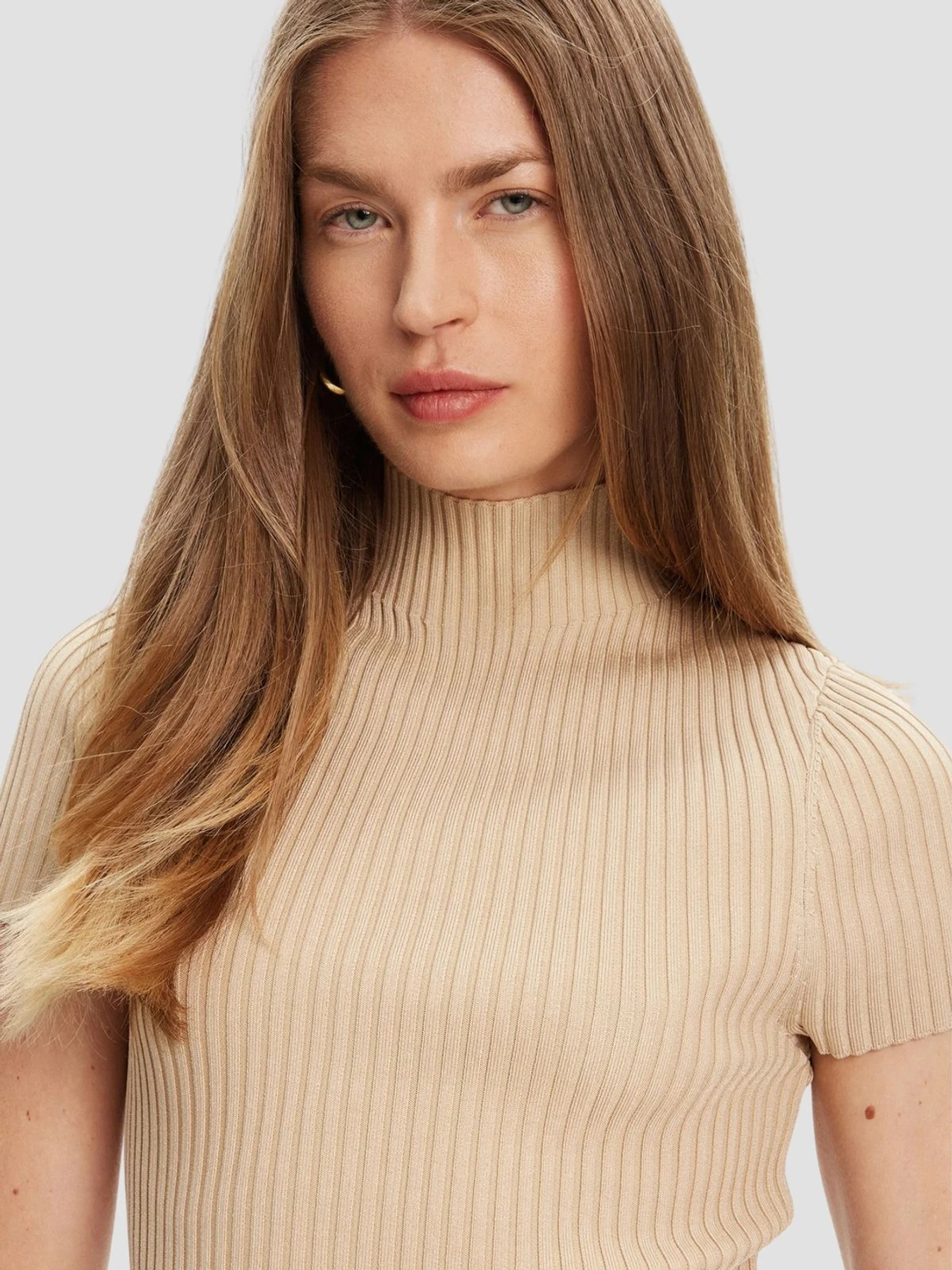Худі та світшоти GUESS модель W5YR04.Z0040;G1L7 Худі та світшоти GUESS модель W5YR04.Z0040;G1L7 Фото
