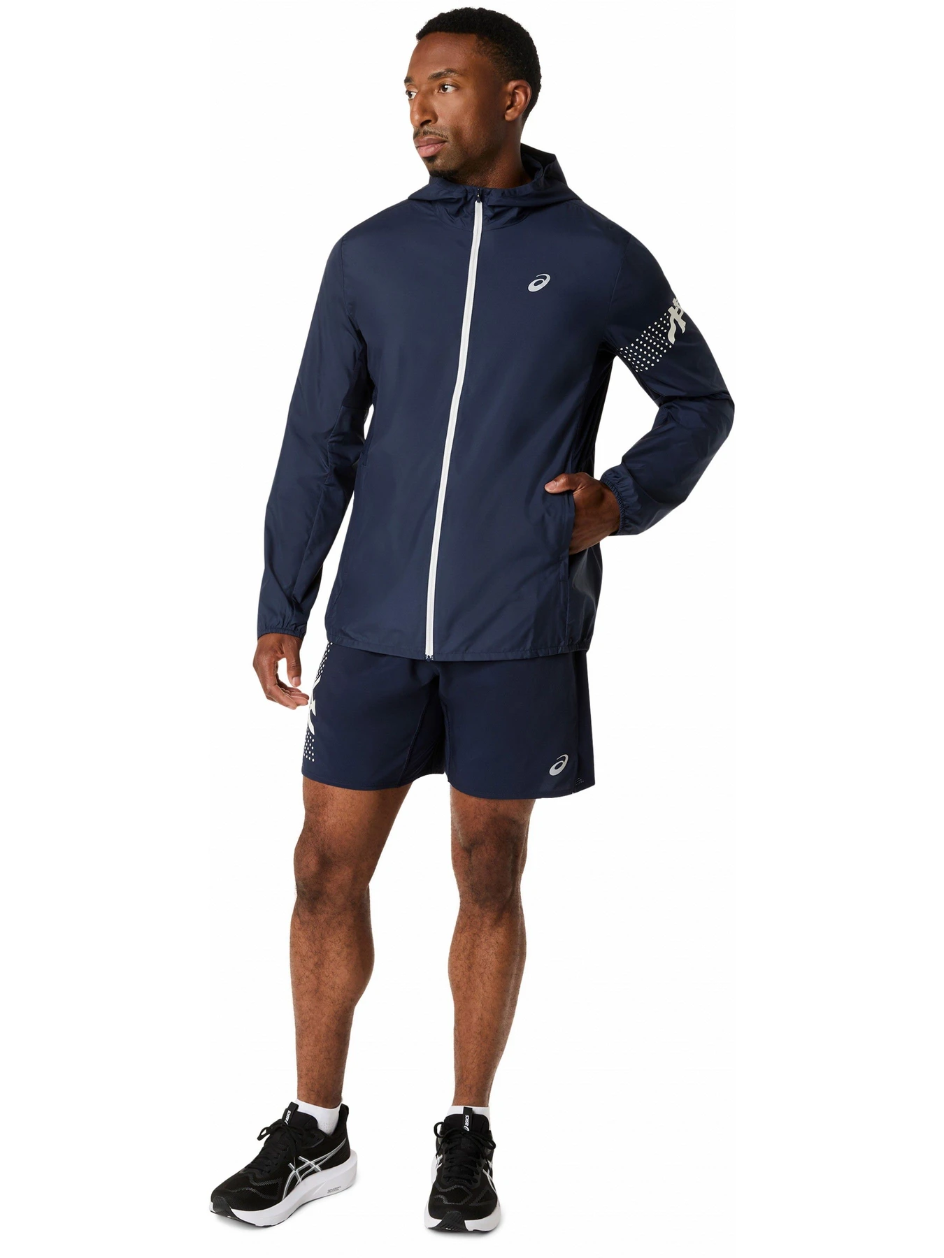 Куртки и дубленки Asics модель 2011D456-401 Фото