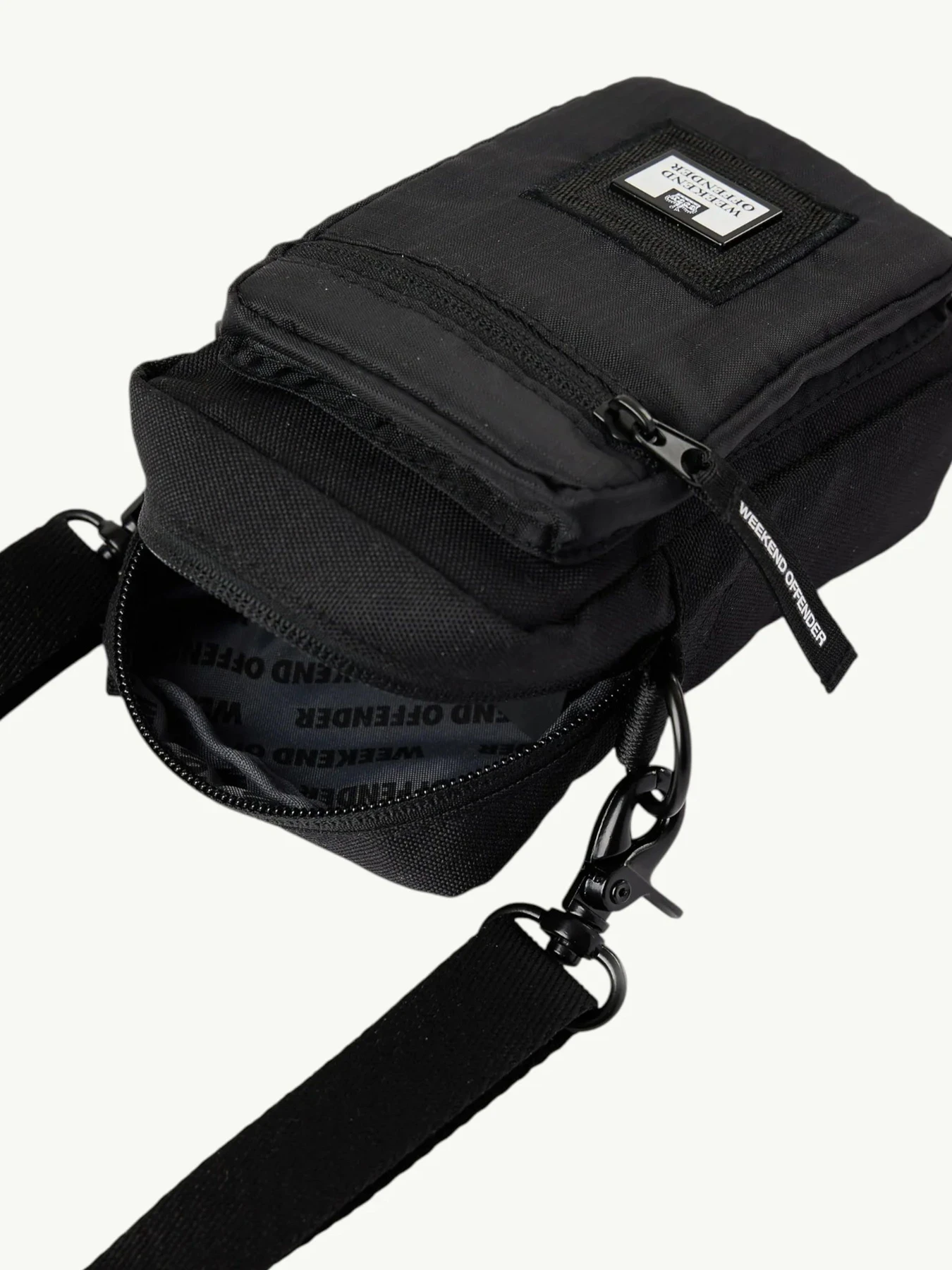 Сумки Weekend Offender модель AC1004-BLACKRIP Сумки Weekend Offender модель AC1004-BLACKRIP Фото