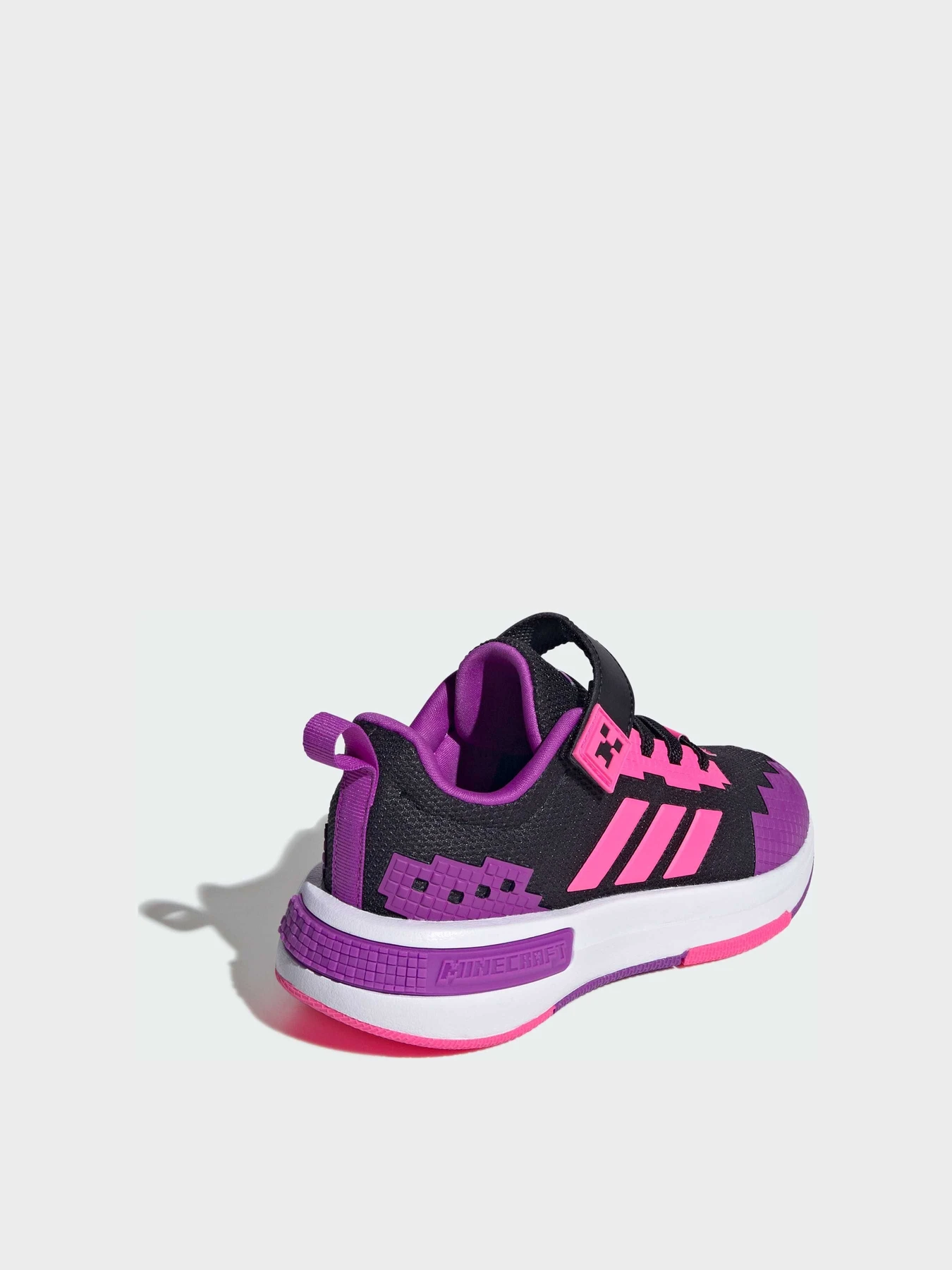 Кроссовки Adidas модель HQ7424 Кроссовки Adidas модель HQ7424 Фото