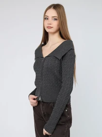 Свитры и кардиганы YUKI модель ЦБ-00287460 Фото
