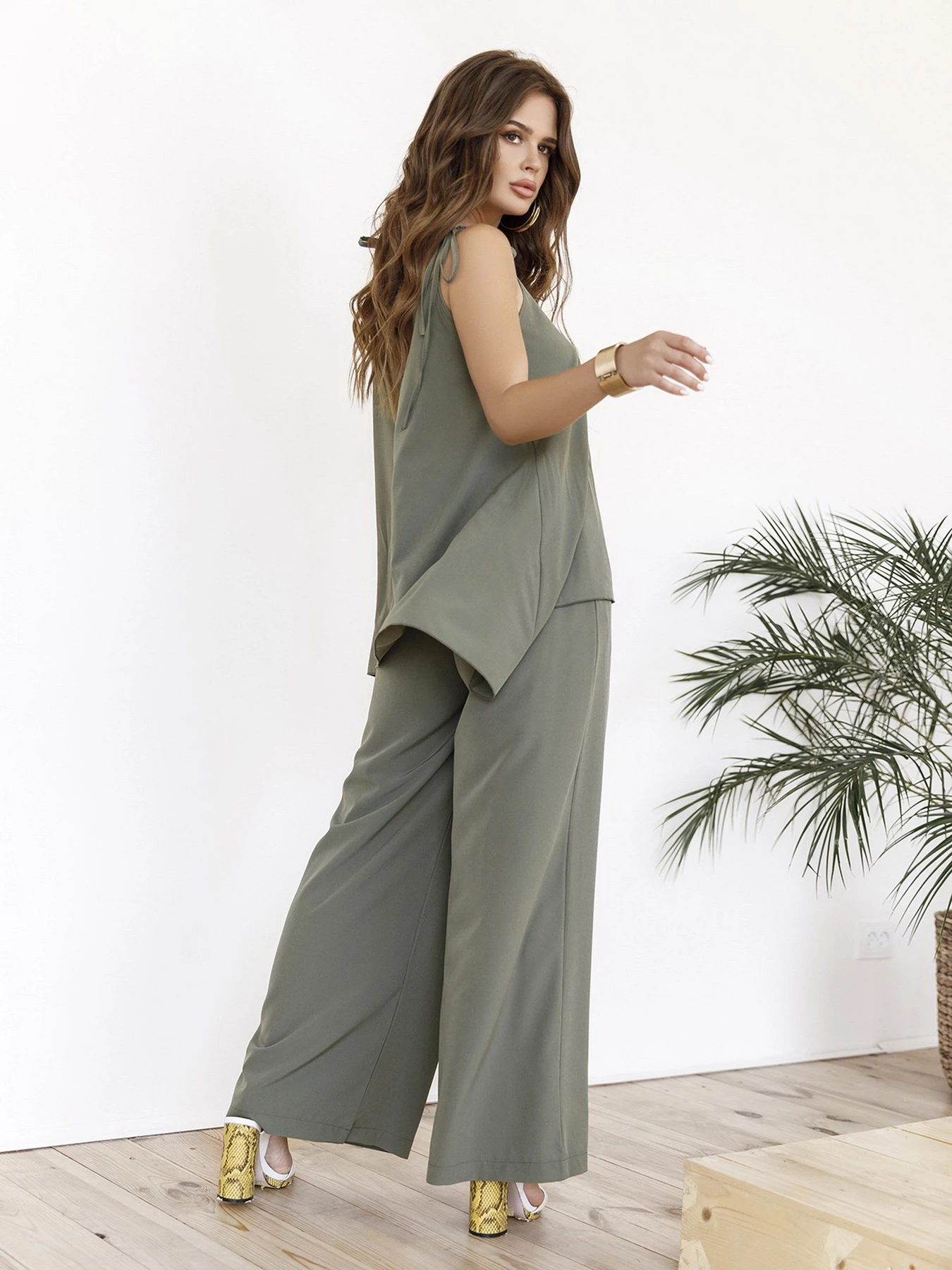 Костюми ISSA Plus модель 12067_hacks Костюми ISSA Plus модель 12067_hacks Фото