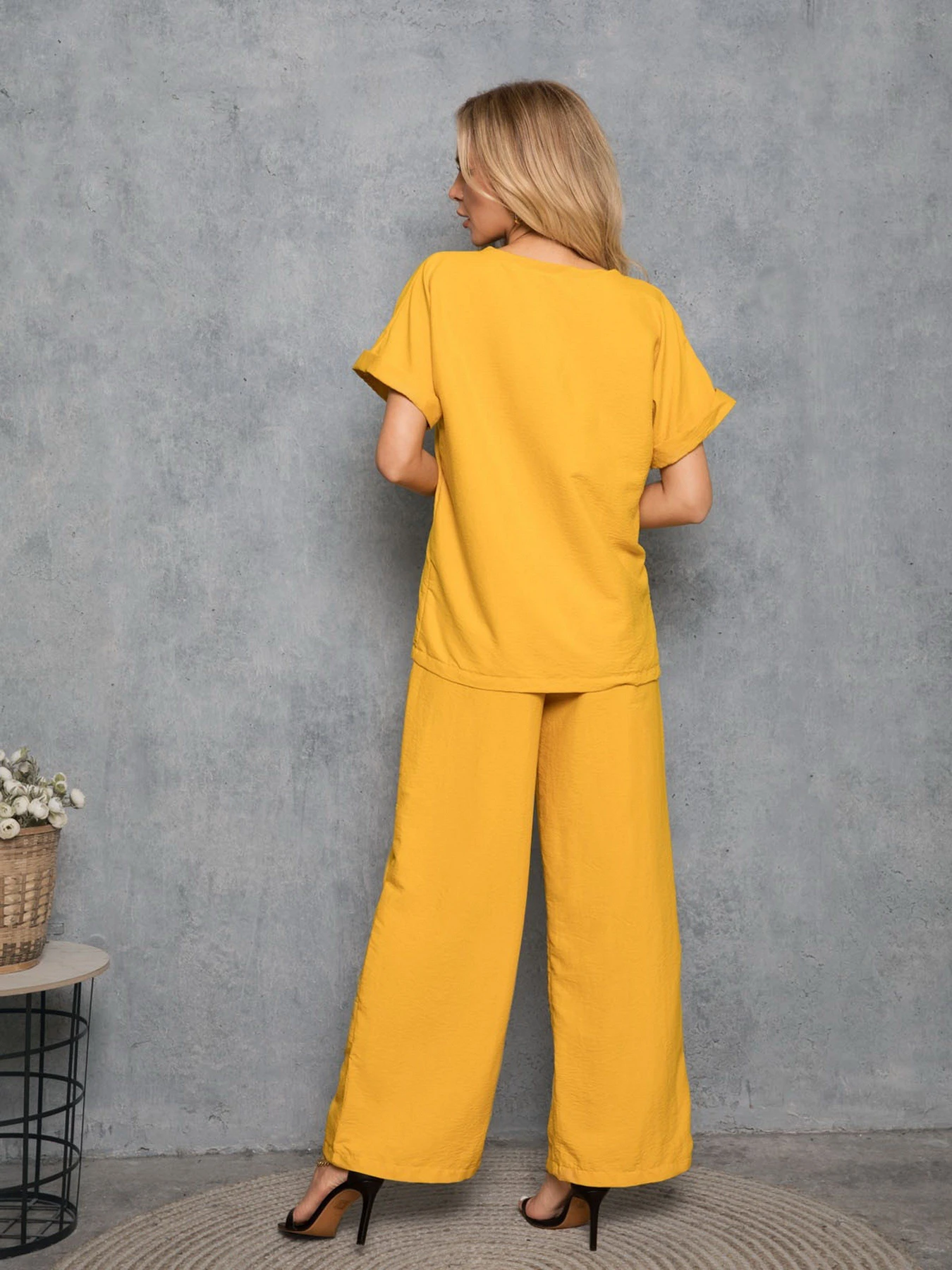 Костюми ISSA Plus модель 12766_mustard Костюми ISSA Plus модель 12766_mustard Фото