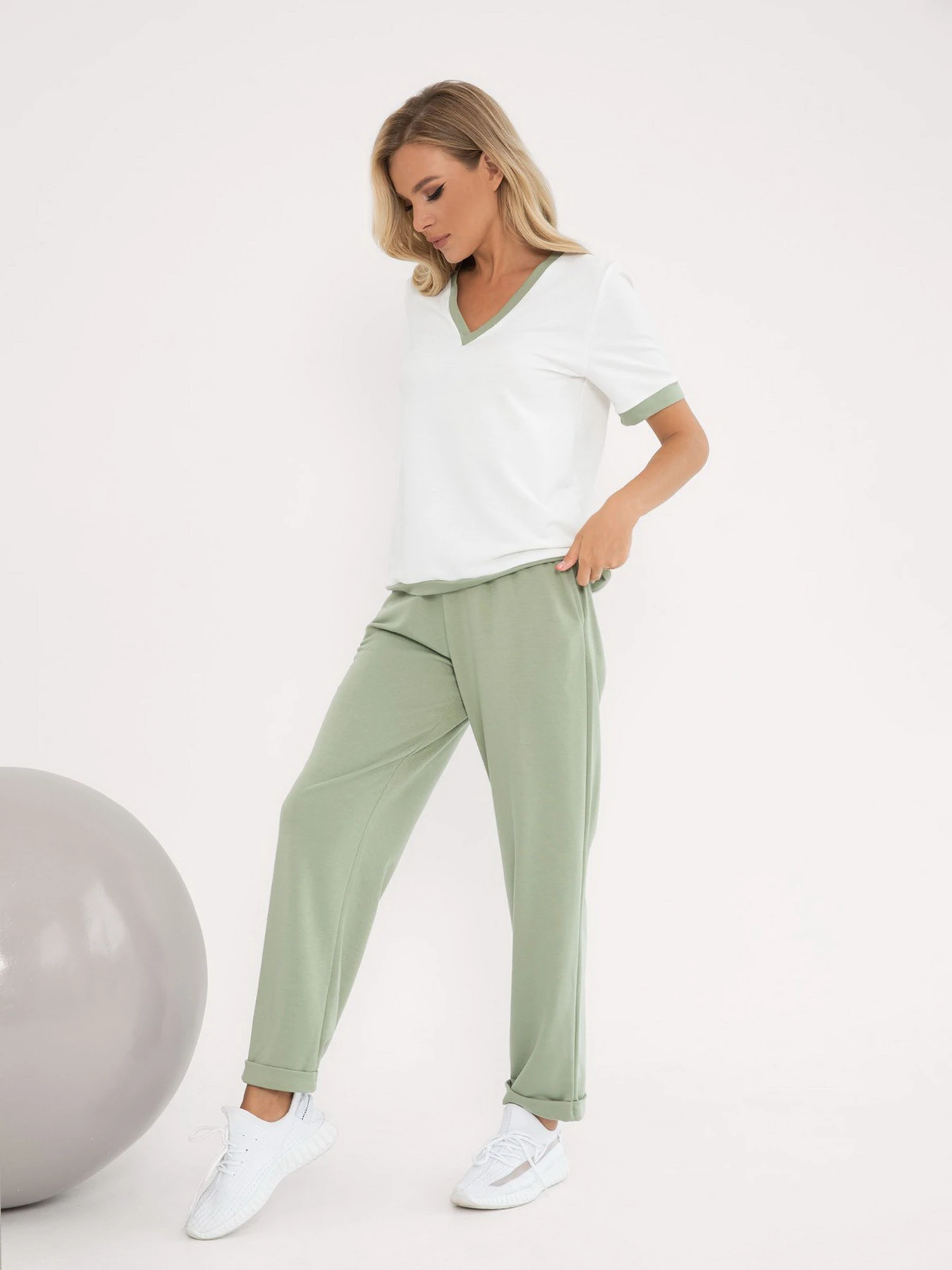 Костюми ISSA Plus модель 12777_hacks Костюми ISSA Plus модель 12777_hacks Фото