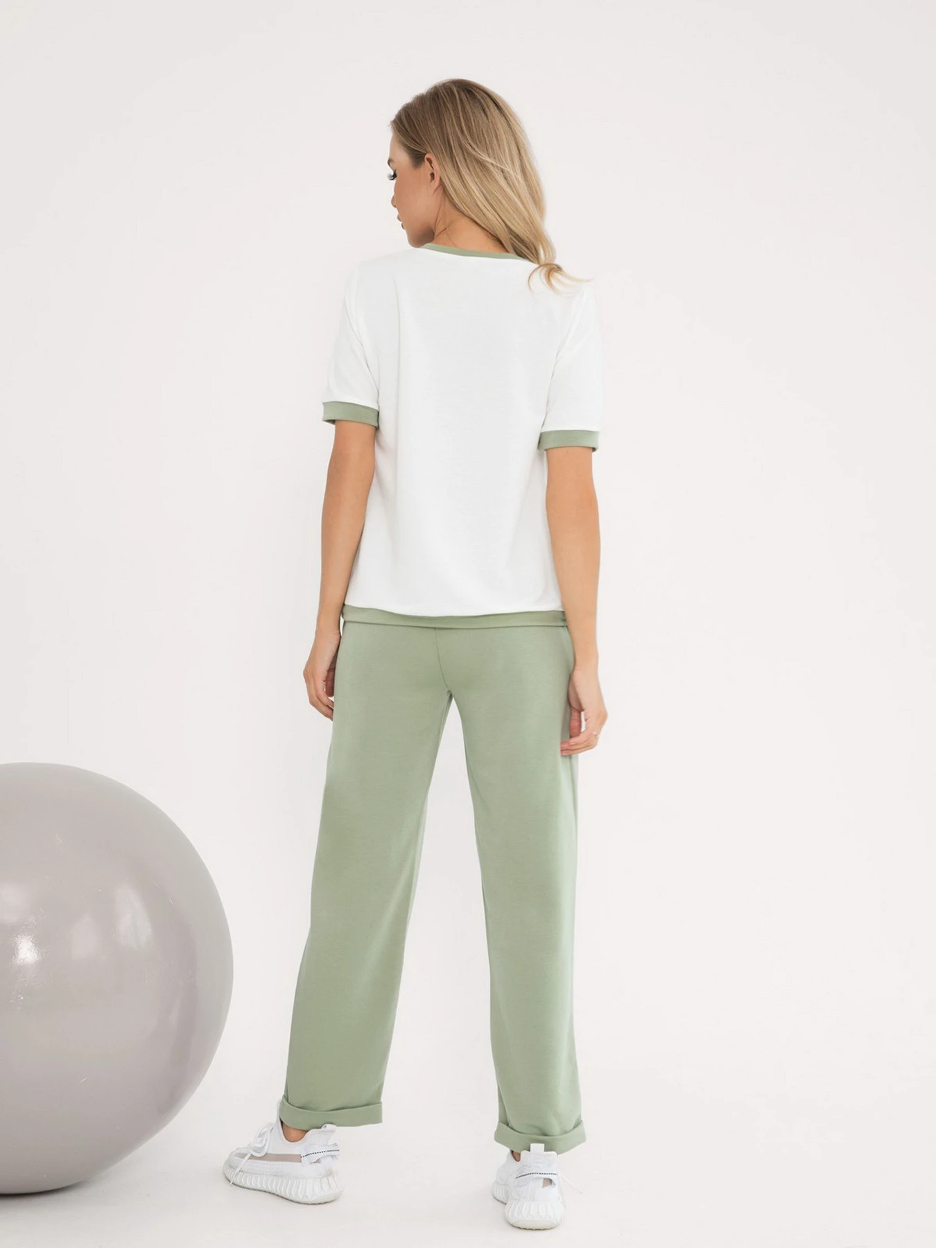 Костюми ISSA Plus модель 12777_hacks Костюми ISSA Plus модель 12777_hacks Фото