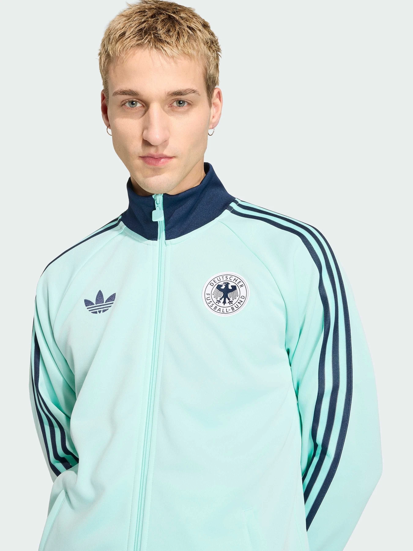 Худі та світшоти Adidas модель JZ9340 Худі та світшоти Adidas модель JZ9340 Фото