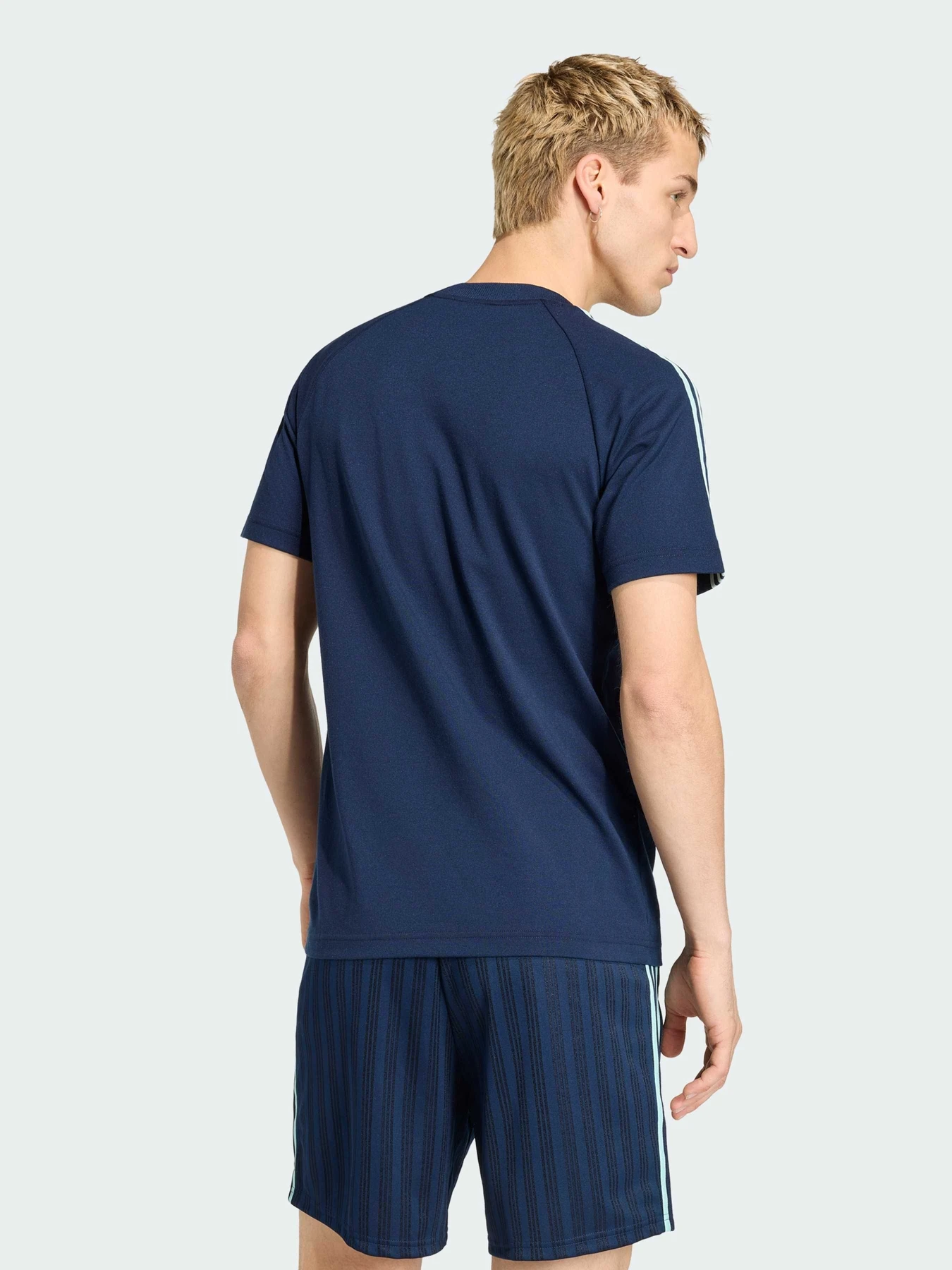 Футболки и поло Adidas модель JZ9342 Футболки и поло Adidas модель JZ9342 Фото