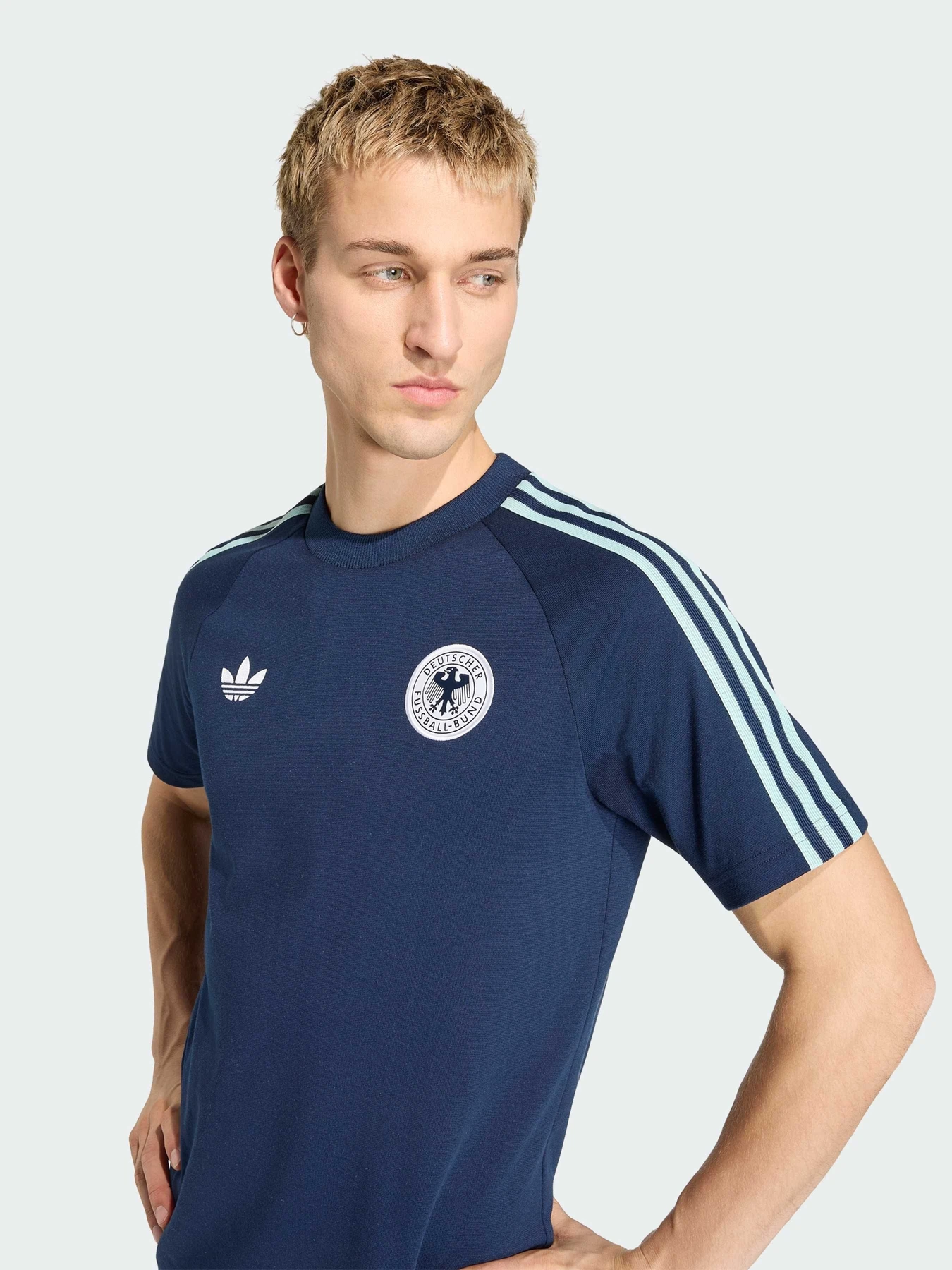 Футболки и поло Adidas модель JZ9342 Футболки и поло Adidas модель JZ9342 Фото