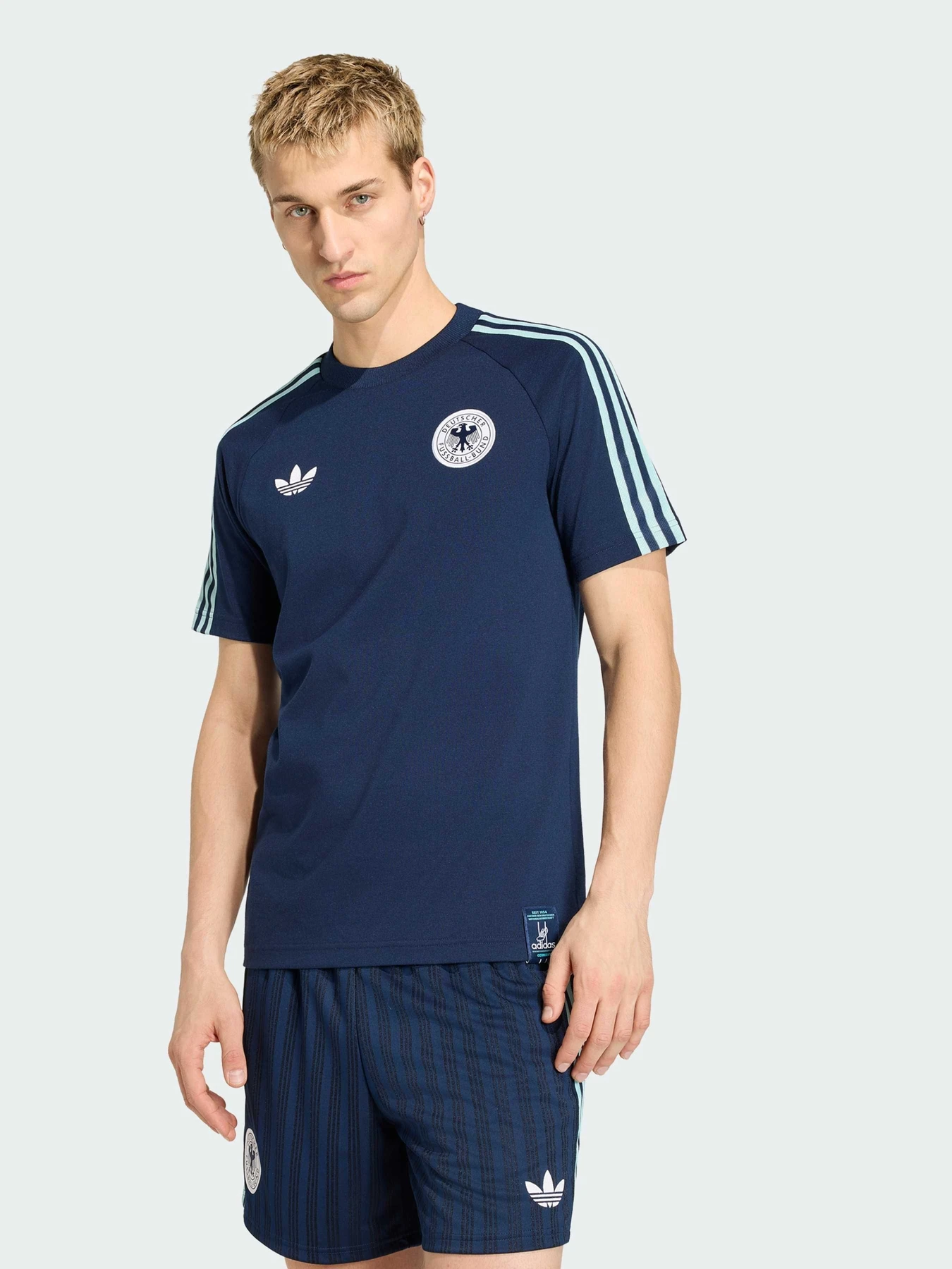 Футболки и поло Adidas модель JZ9342 Футболки и поло Adidas модель JZ9342 Фото