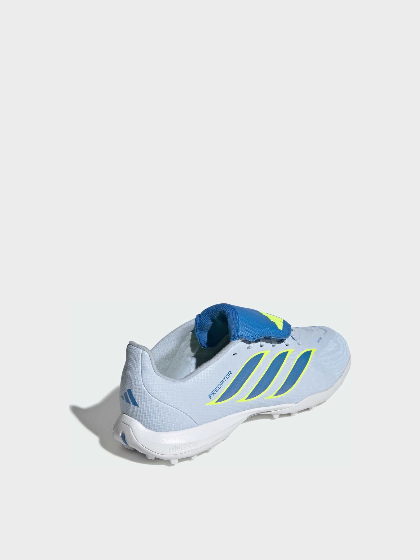 Кроссовки Adidas Predator модель JR7916 Кроссовки Adidas Predator модель JR7916 Фото