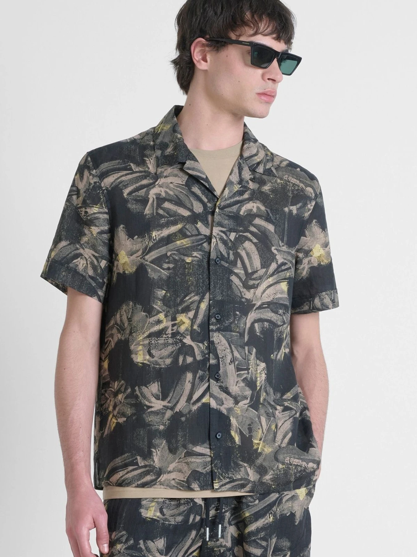 Сорочки Antony Morato модель MMSS00189.FA430638;9000 Сорочки Antony Morato модель MMSS00189.FA430638;9000 Фото