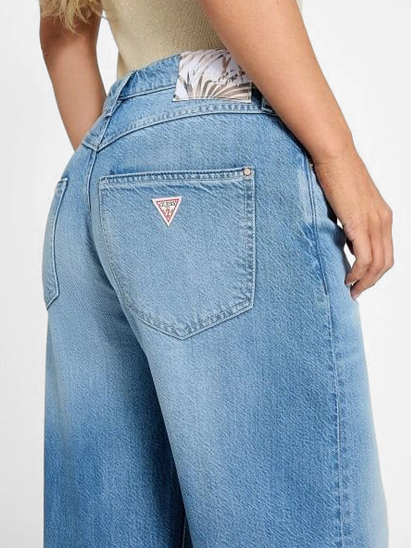 Джинсы GUESS модель W5GA82.D5B94;F0RM Джинсы GUESS модель W5GA82.D5B94;F0RM Фото