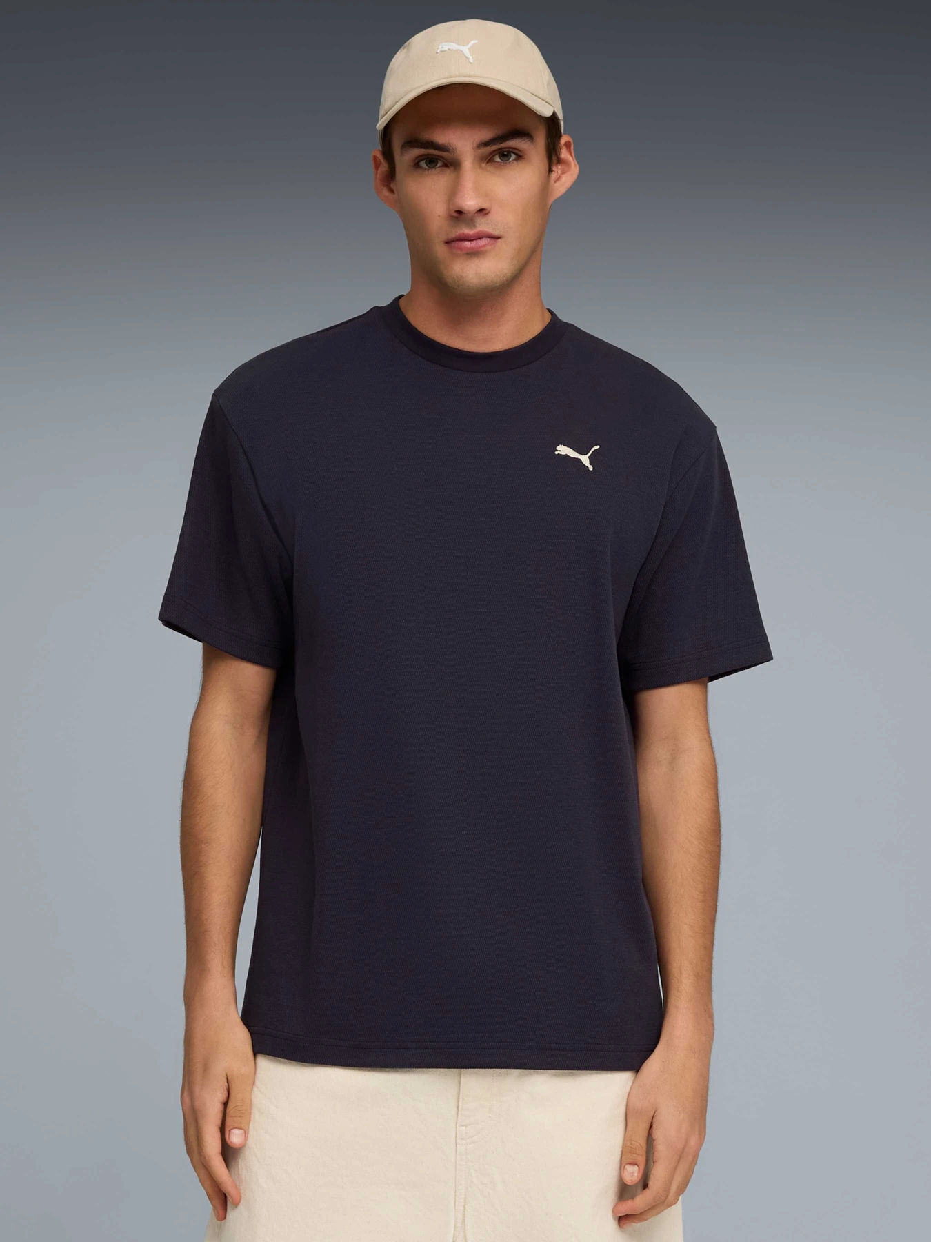 Футболки и поло PUMA Ess Elevated Relaxed Tee модель 692018 Футболки и поло PUMA Ess Elevated Relaxed Tee модель 692018 Фото