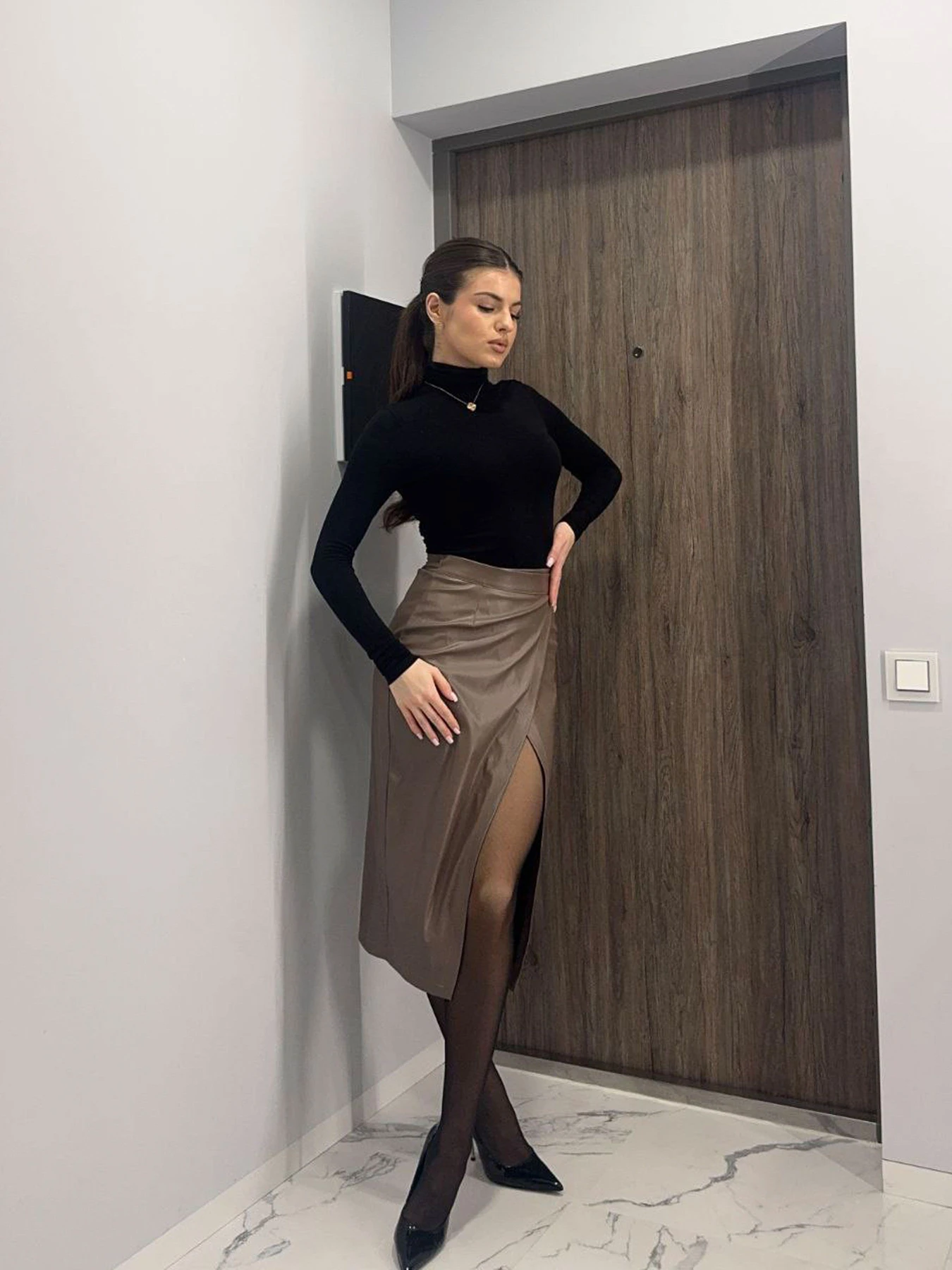 Юбки Uaclothes модель like16265-korichnevj Юбки Uaclothes модель like16265-korichnevj Фото