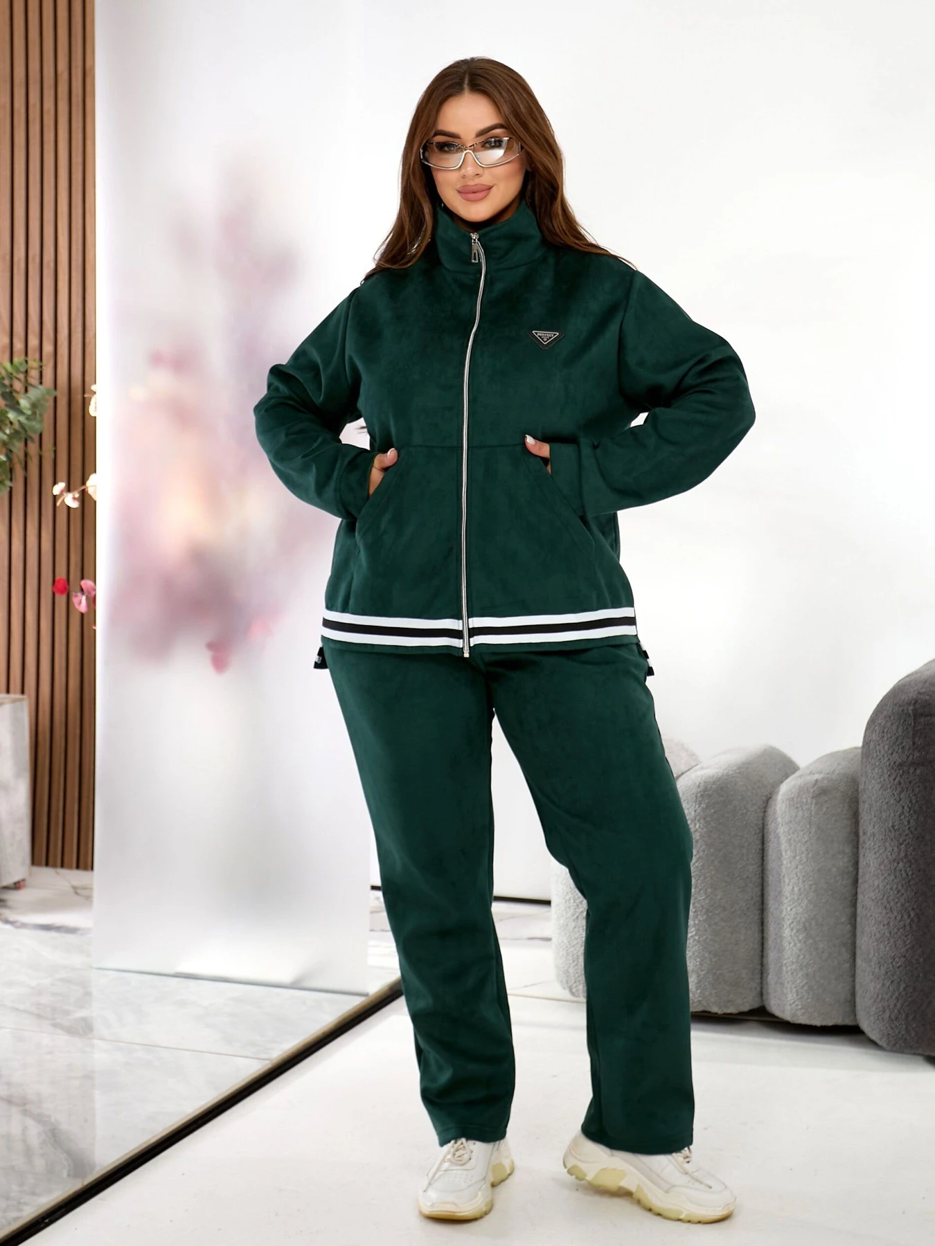 Костюми Uaclothes модель like15799-izumrudnj Костюми Uaclothes модель like15799-izumrudnj Фото